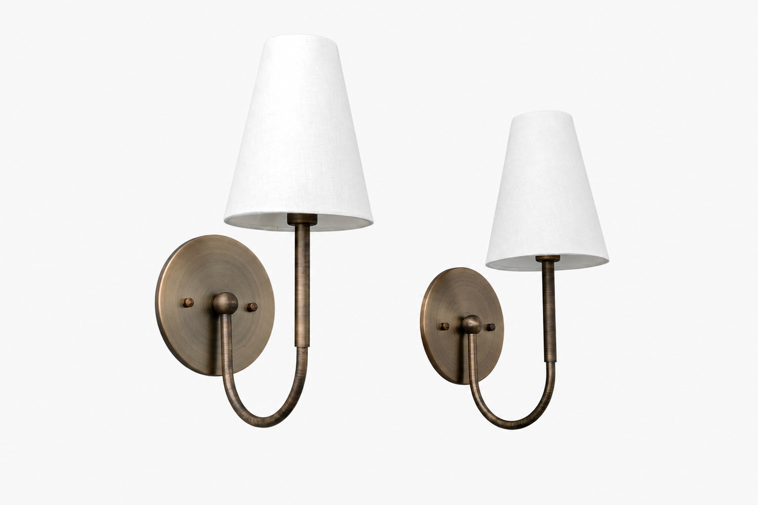 Curva Metal Collection Traditional Wall Light - Brass Finish with Shade