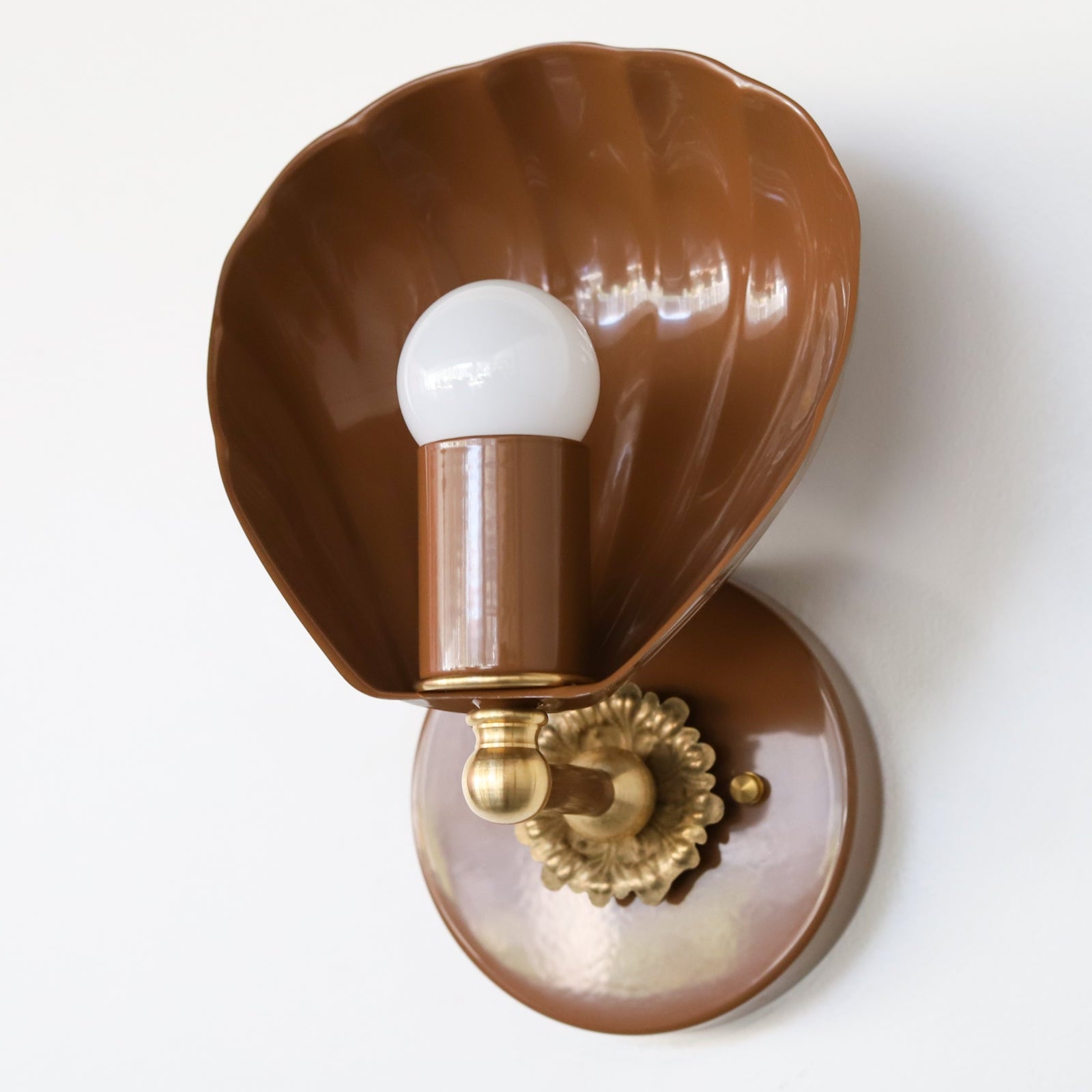 Shell Shape Wall Sconce - Brass Accents Steel Light for Eclectic Decor