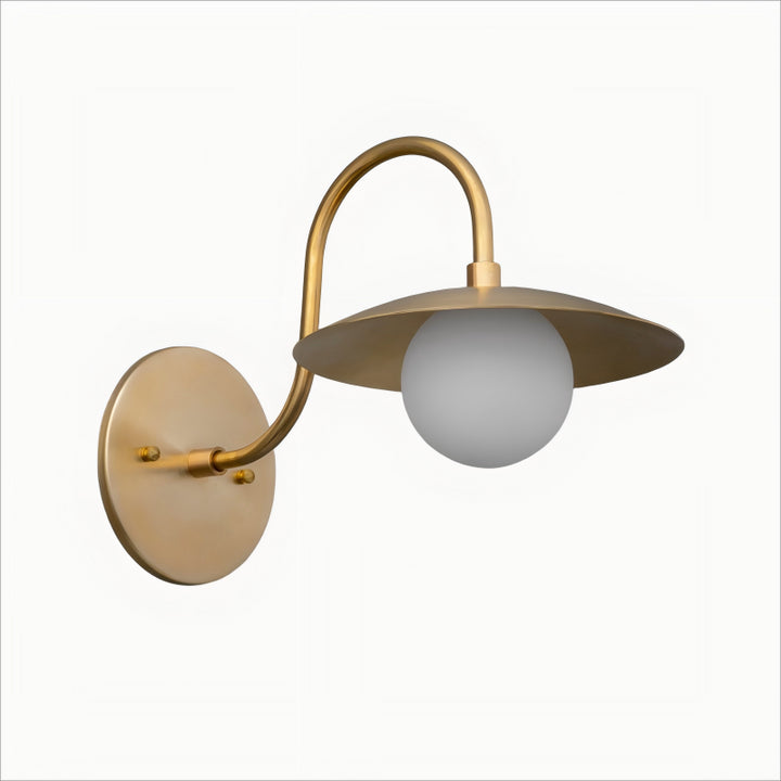 Curva Metal Arched Brass Wall Sconce - Elegant Metal Light for Modern Interiors