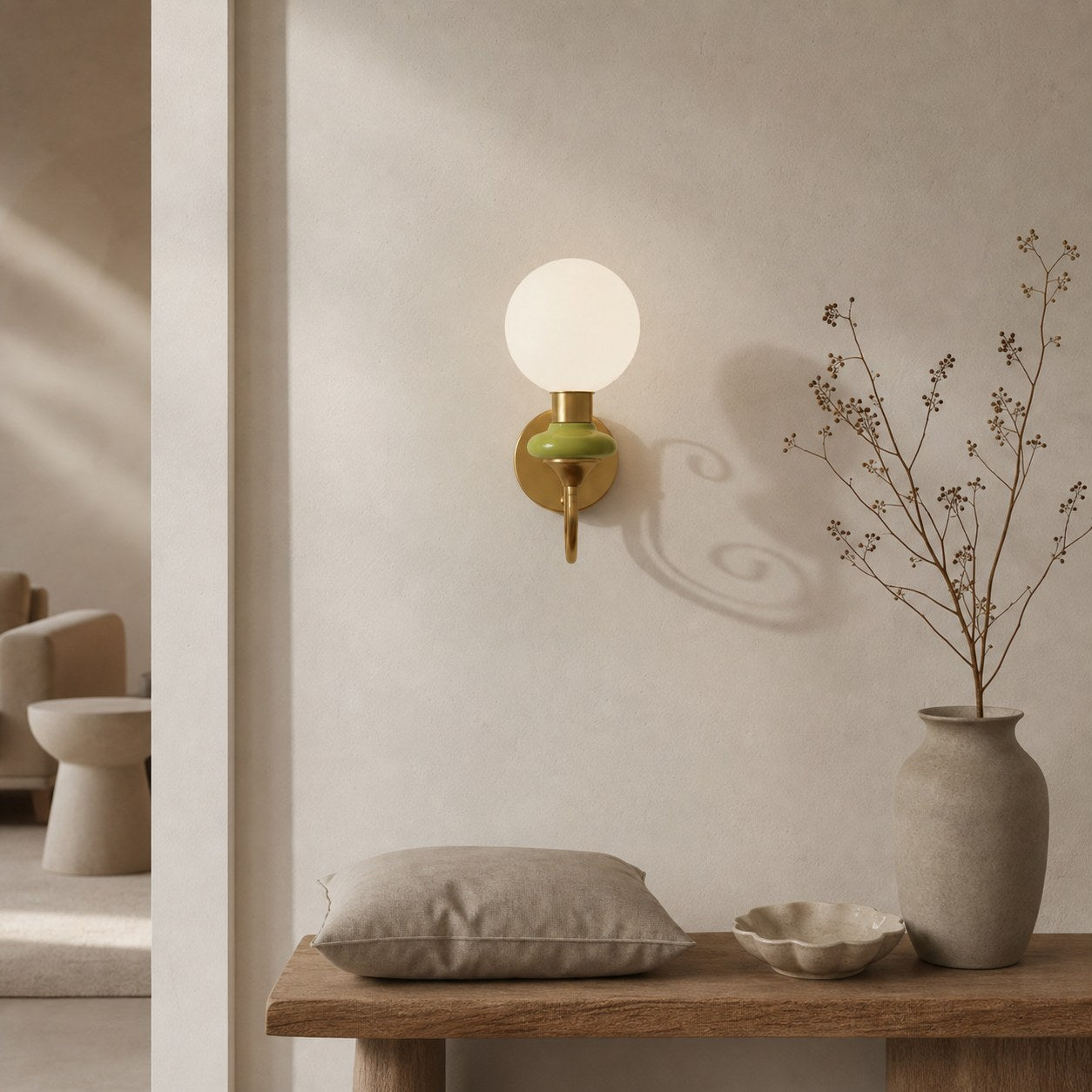 Noirvex Sculptural Metal Wall Lamp – Elegant Vertical Design for Living Spaces