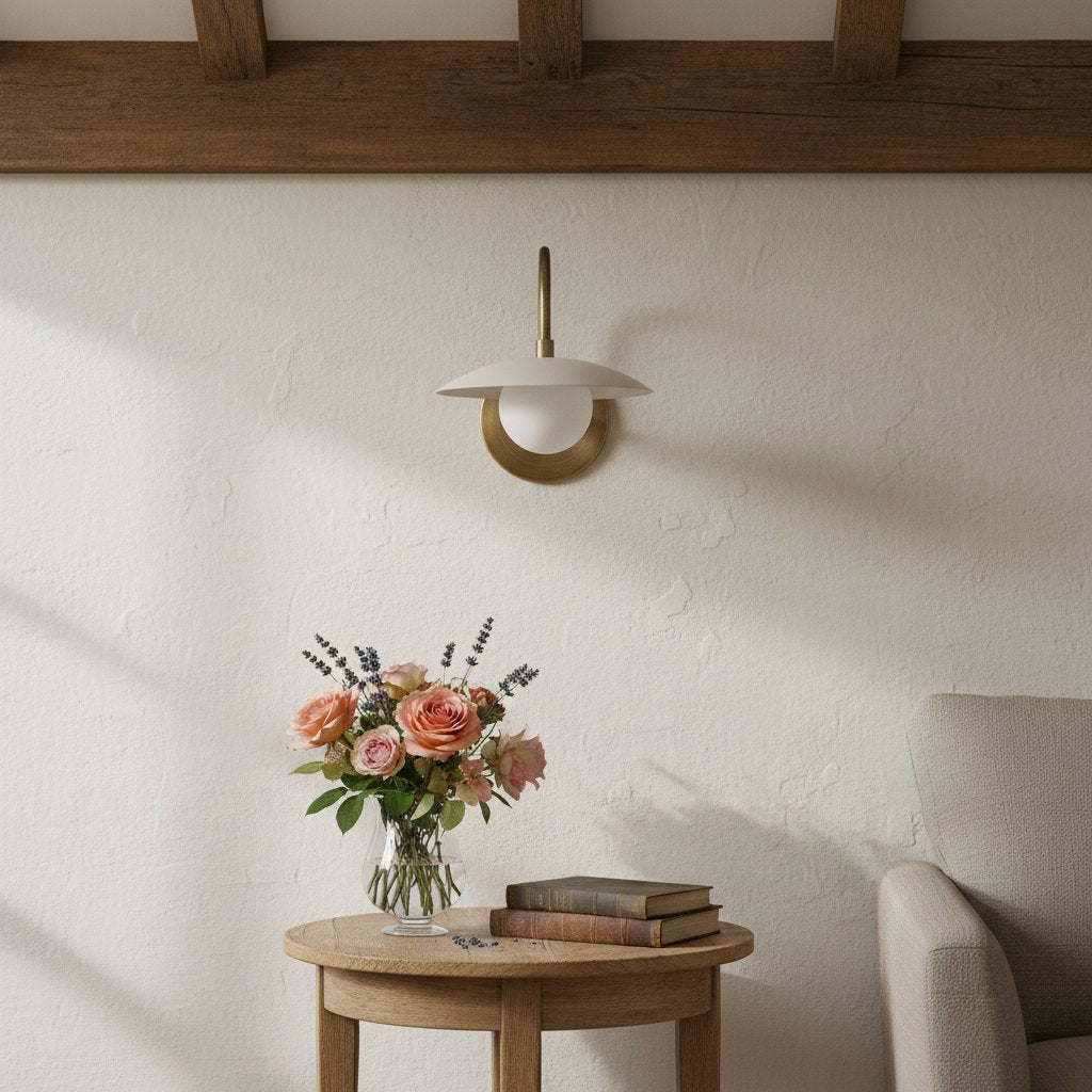 Curva Metal Arched Brass Wall Sconce - Elegant Metal Light for Modern Interiors