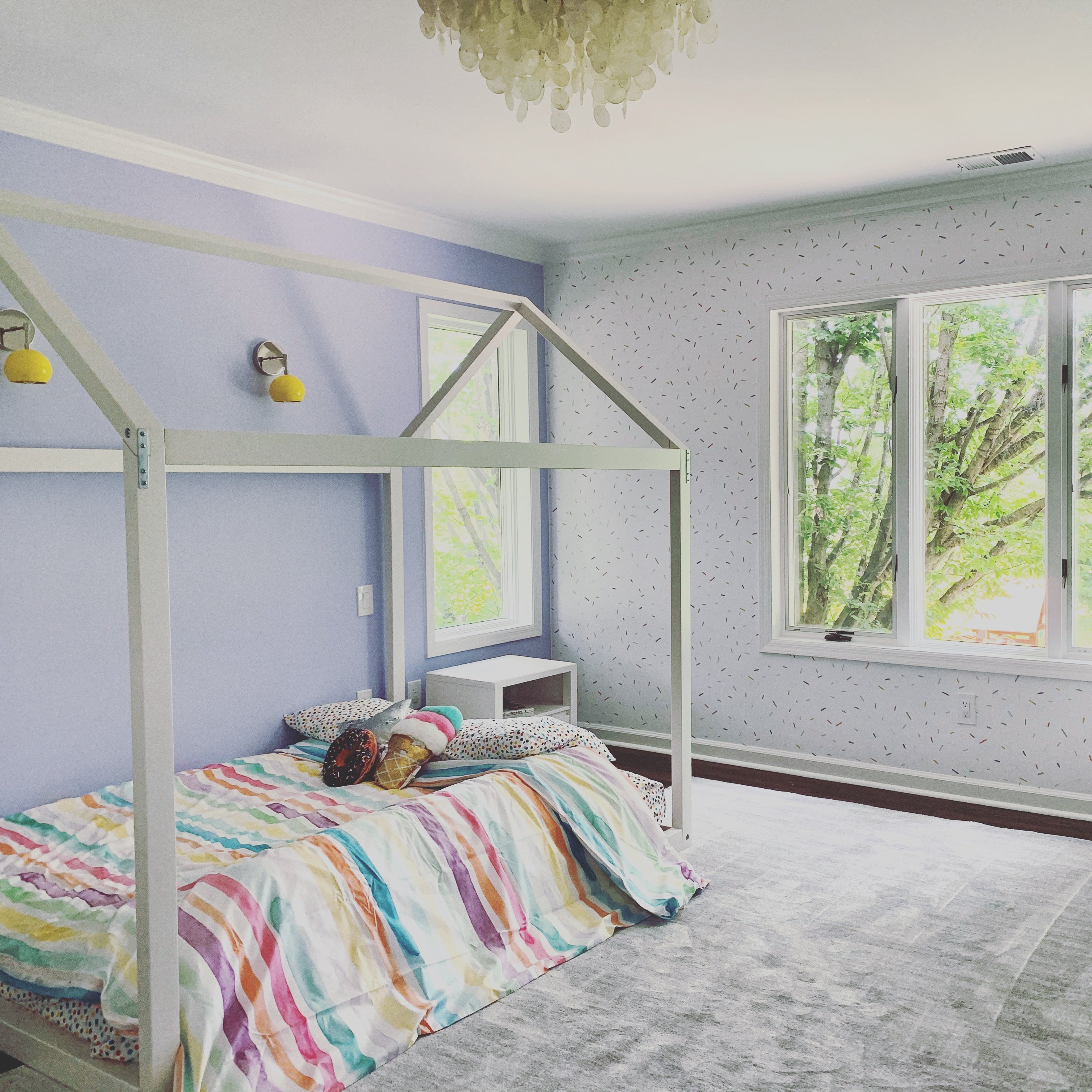 Accent Lighting Globe Wall Sconce in Sunshine Yellow