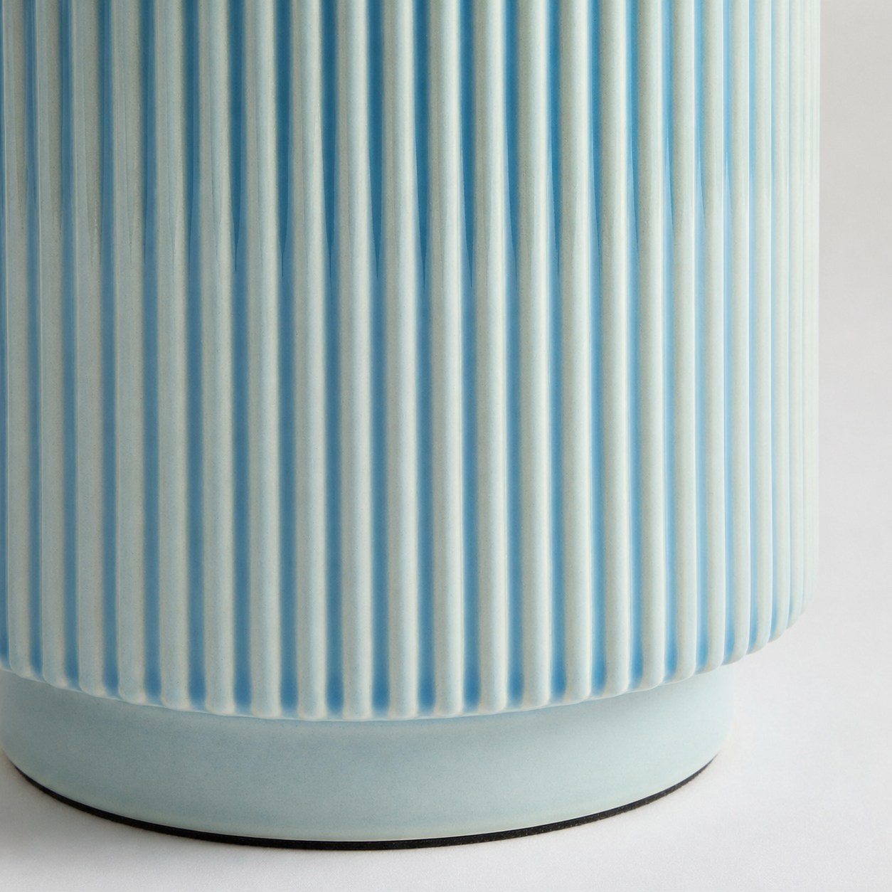 Ceruna Minimalist Ceramic Table Lamp - Ceramic Base With A Linen Lampshade