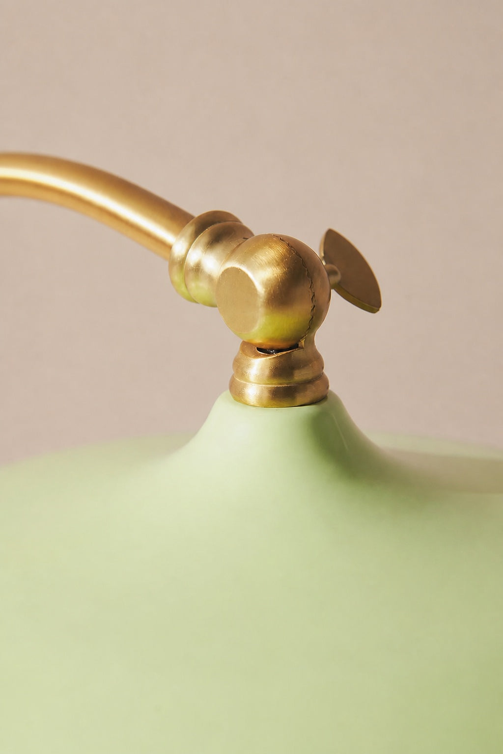 Rayla Scallop Task Lamp – Retro Task Lighting with Style