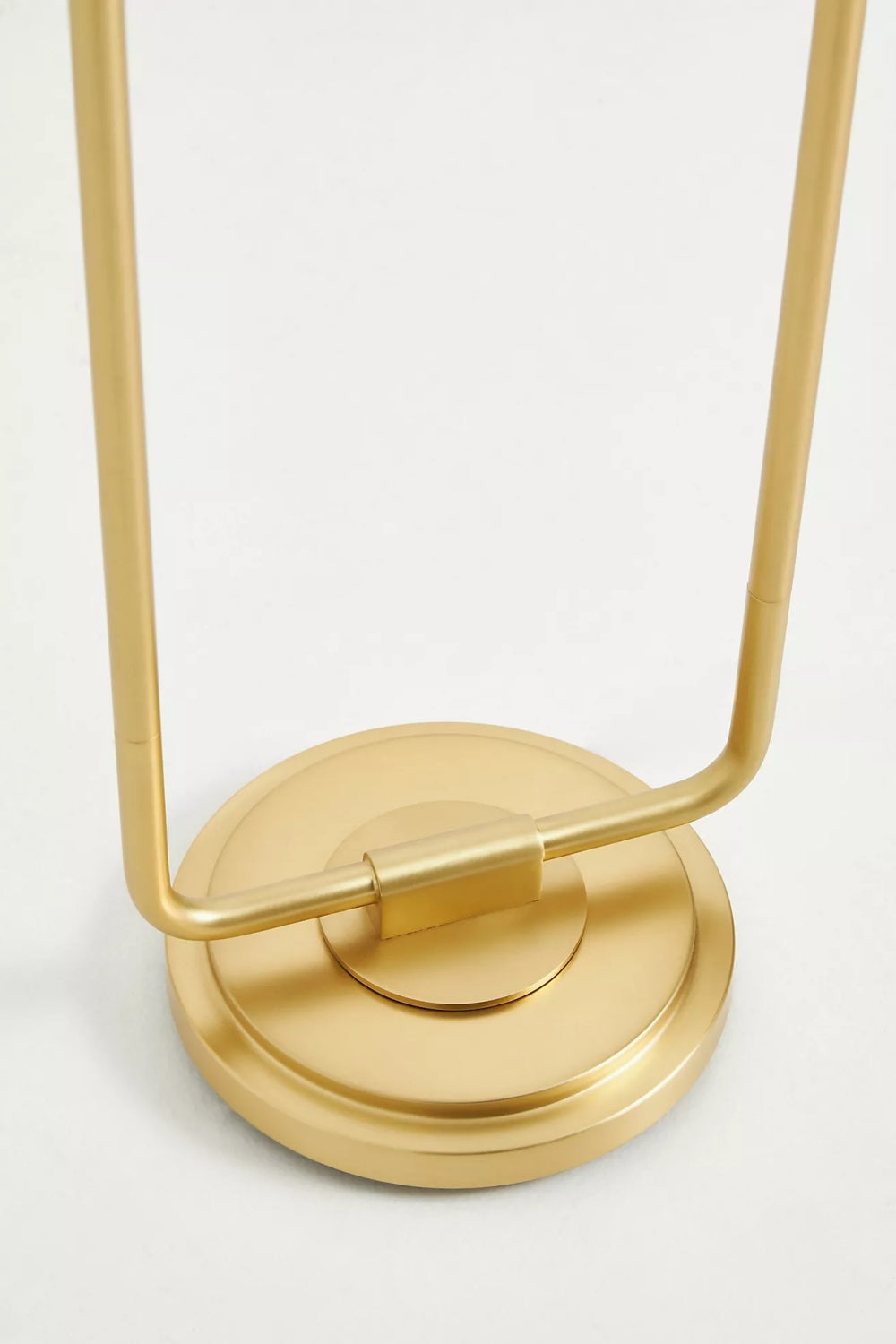 Capirise Gold Scalloped Shade Floor Lamp - Contemporary Metal Lighting for Bedroom