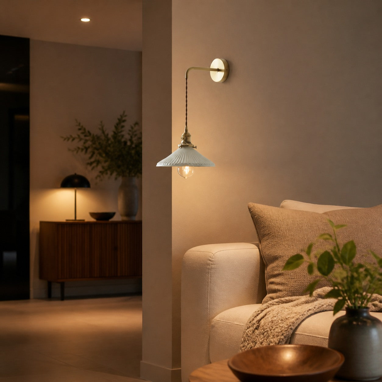 Cerelle Pleated Ceramic Wall Light – Sculptural Ribbed Design Sconce for Bedroom or Hallway N30