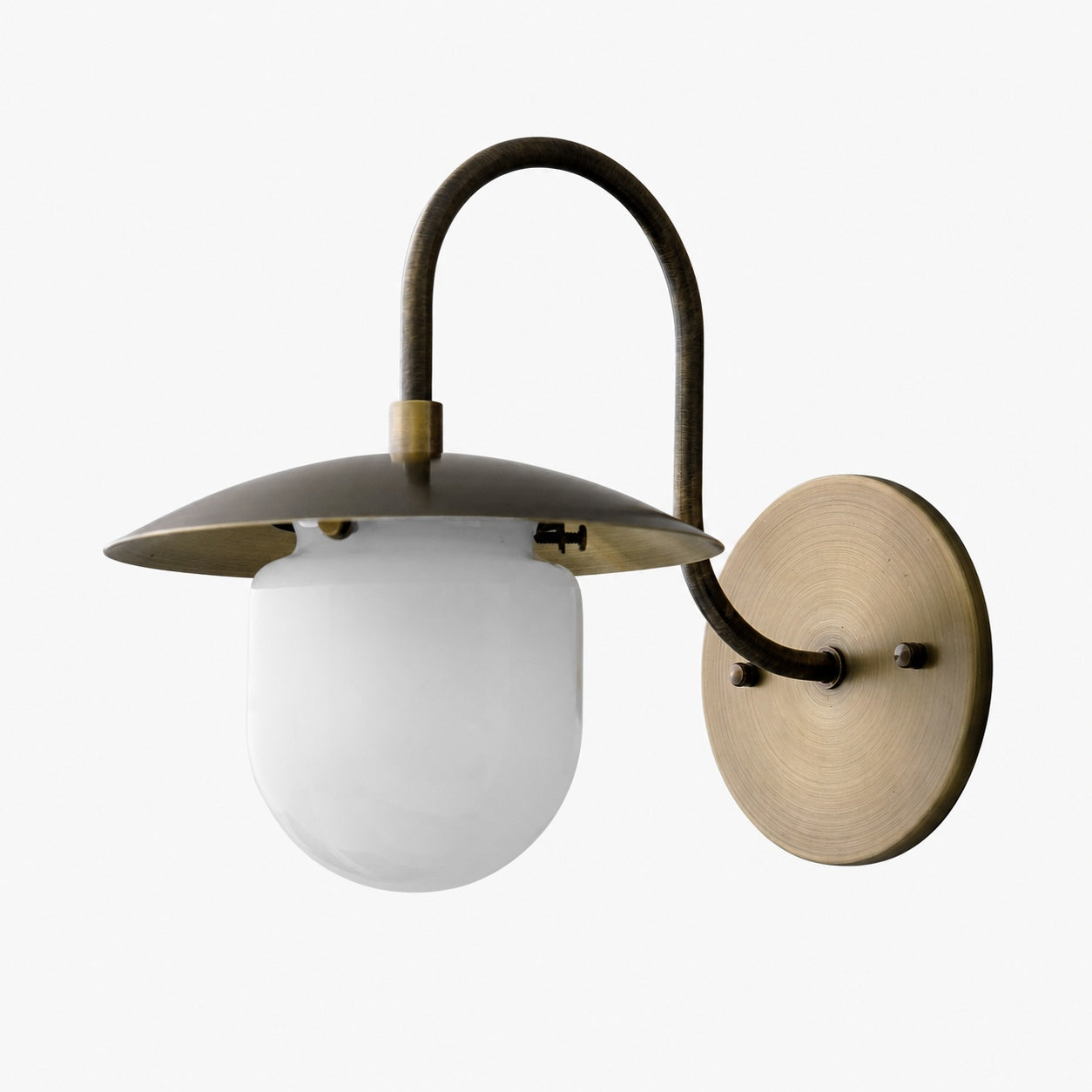 Curva Metal Arched Brass Wall Sconce - Elegant Metal Light for Modern Interiors