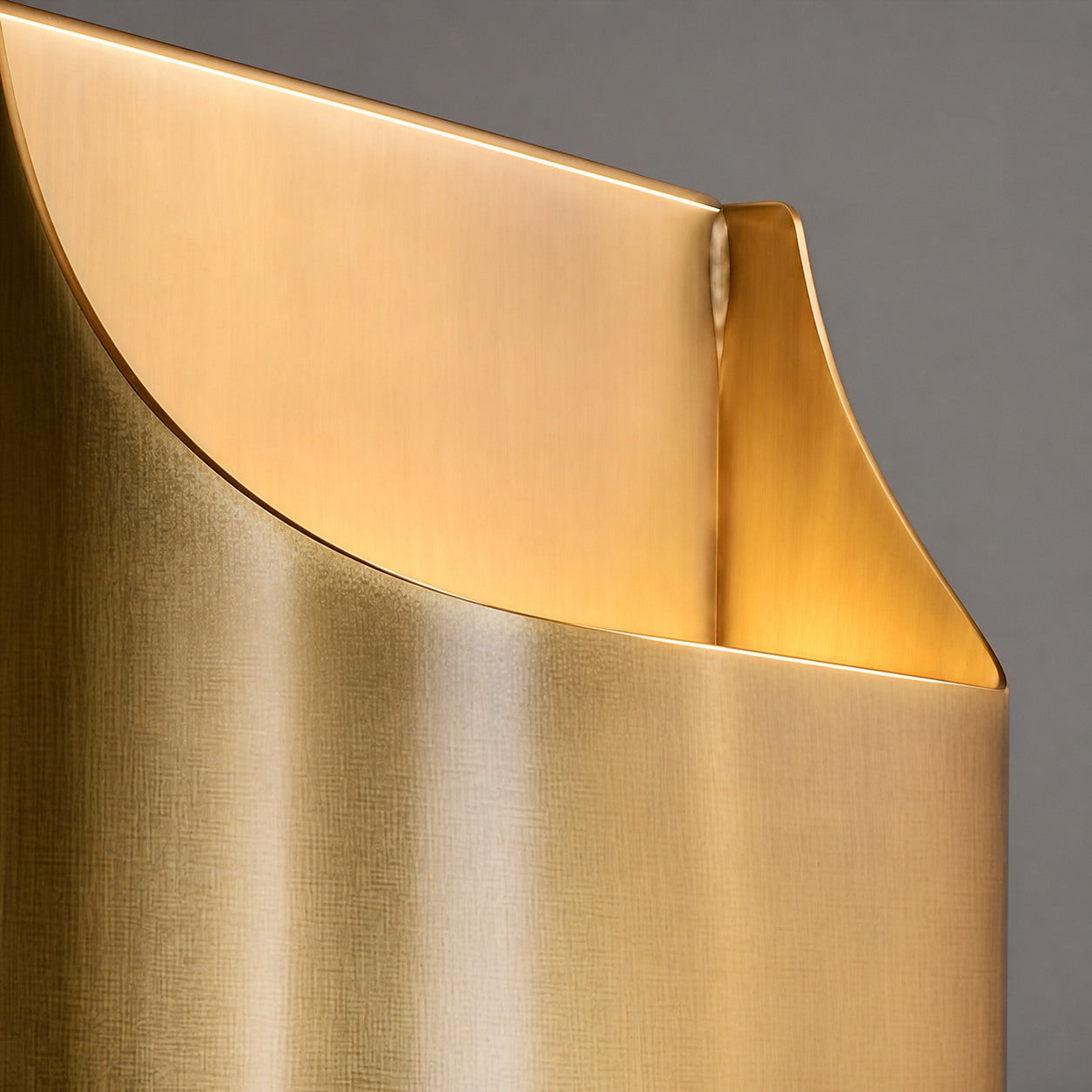 Sconique Stylish Brass Wall Sconce - Minimal Design Architectural Profile Sconce for Foyer