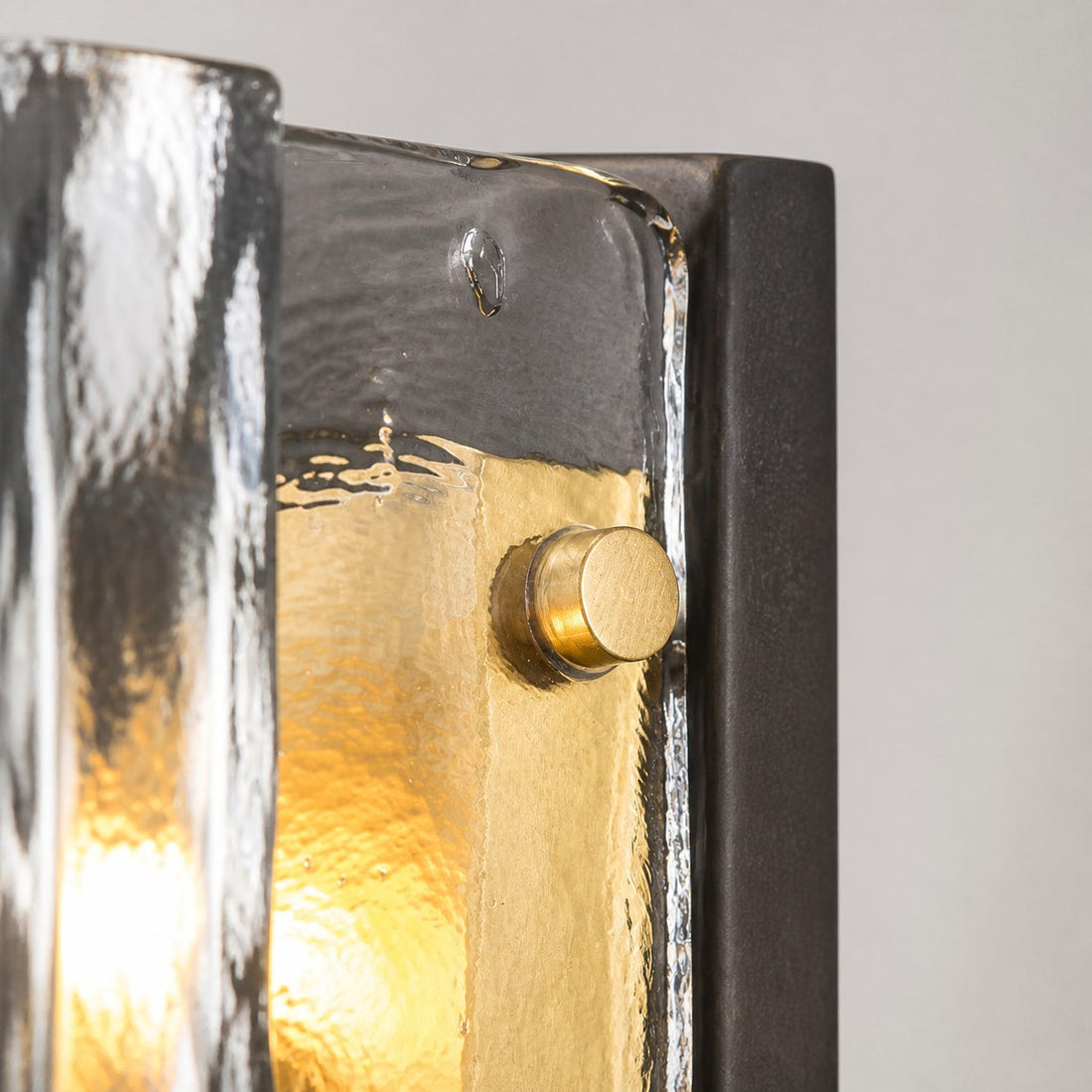 Lumiridge Modern Wall Light – Minimalist Design Metal Glass Fixture for Living Room