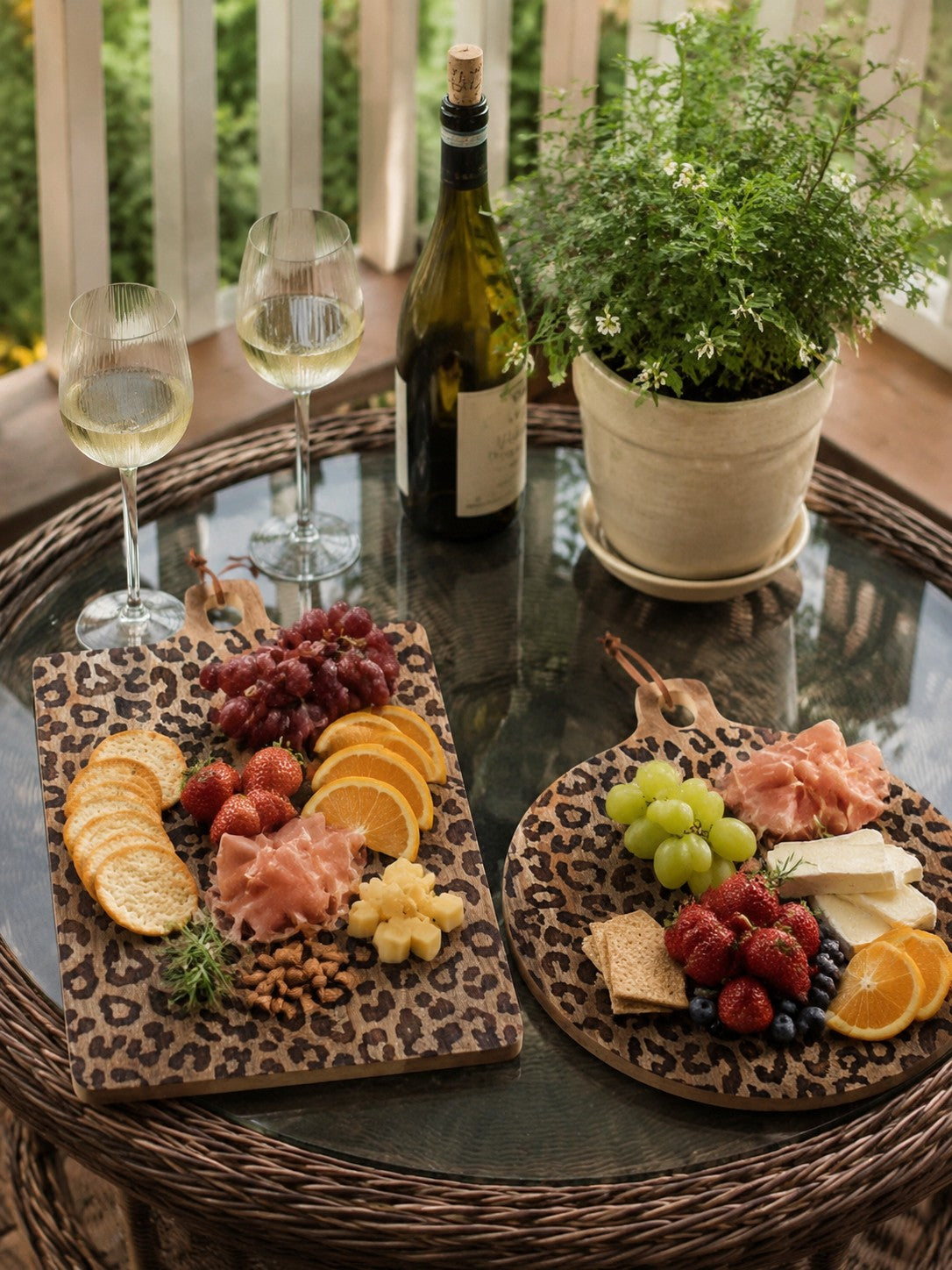 Leopard Solid Sapele Wood Board - Functional Dining Accessory for Kitchen island