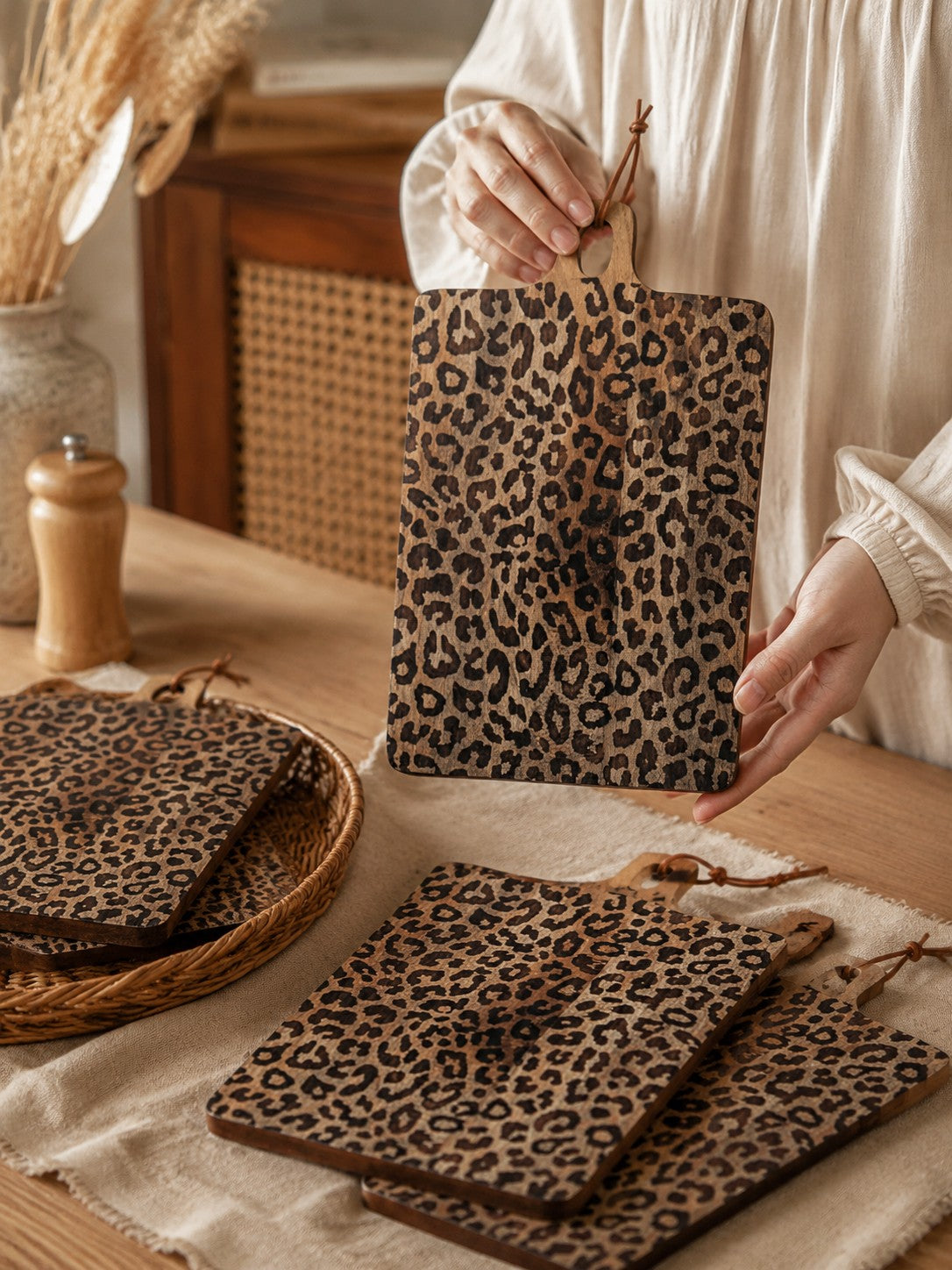 Leopard Solid Sapele Wood Board - Functional Dining Accessory for Kitchen island