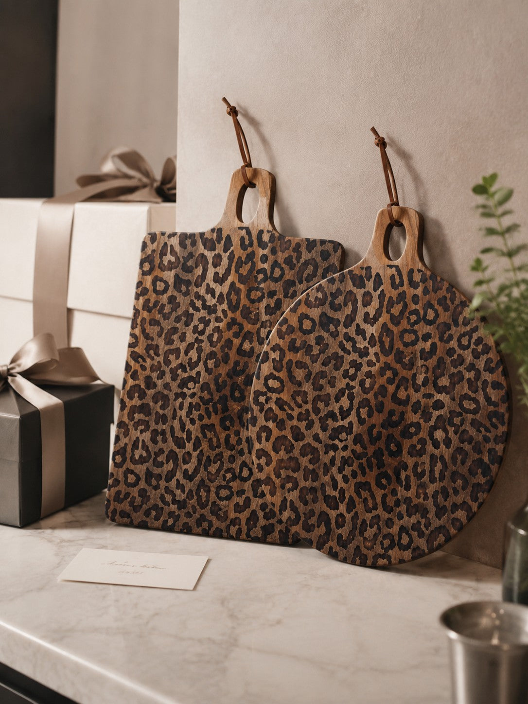 Leopard Solid Sapele Wood Board - Functional Dining Accessory for Kitchen island