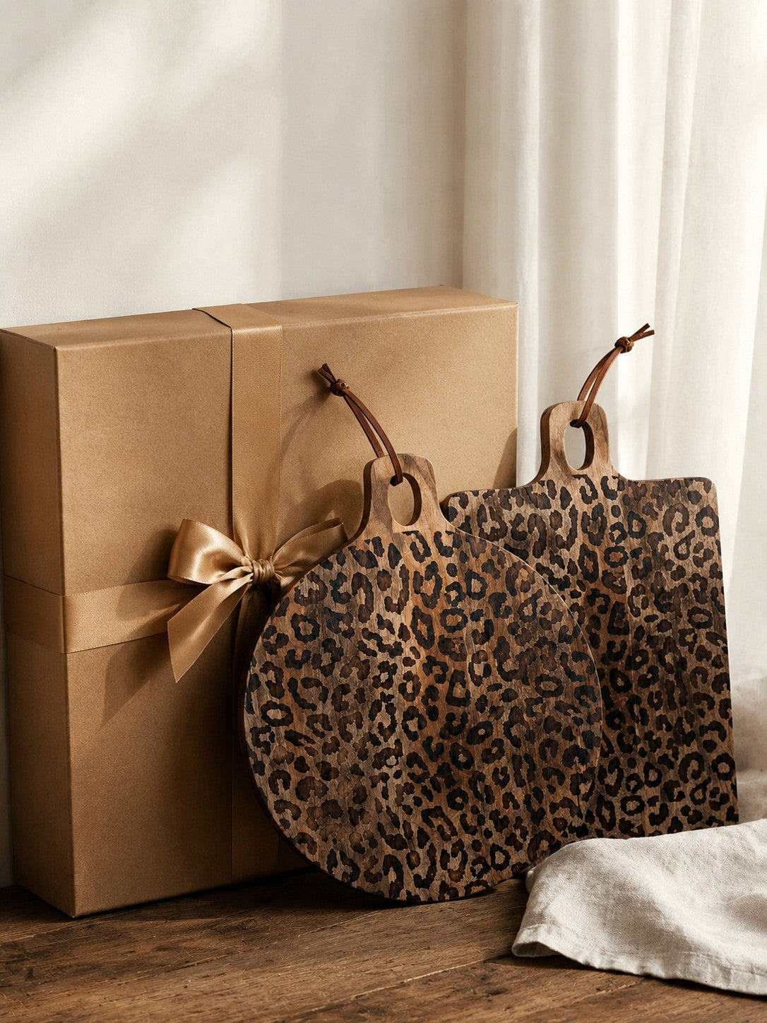 Leopard Solid Sapele Wood Board - Functional Dining Accessory for Kitchen island