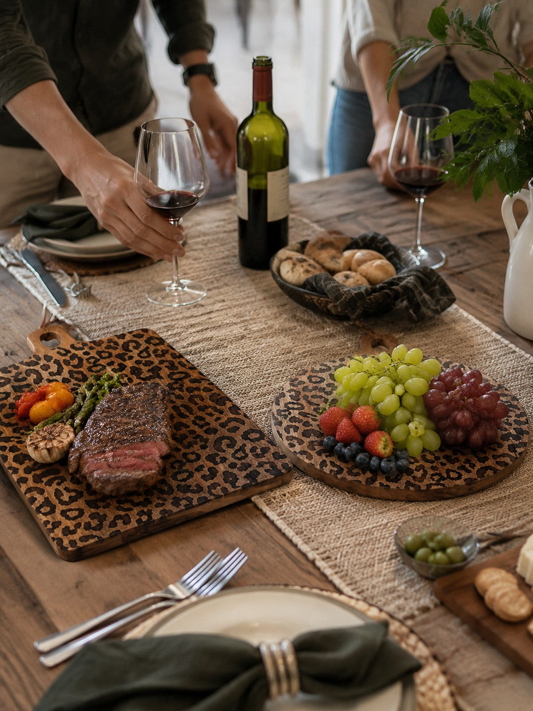 Leopard Solid Sapele Wood Board - Functional Dining Accessory for Kitchen island