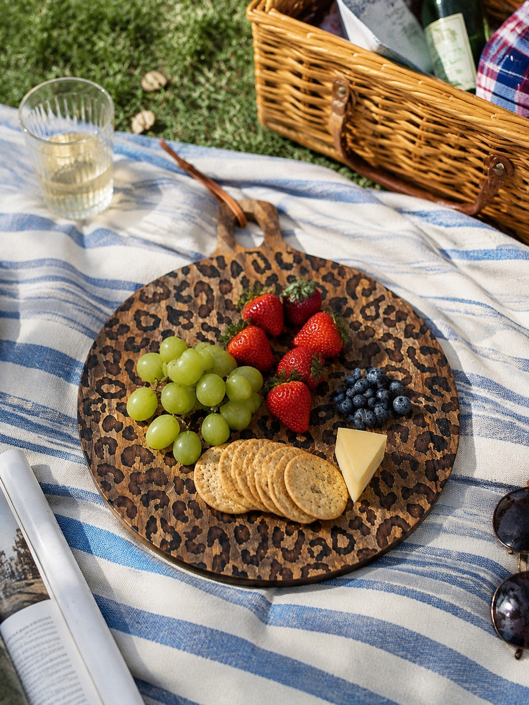 Leopard Solid Sapele Wood Board - Functional Dining Accessory for Kitchen island