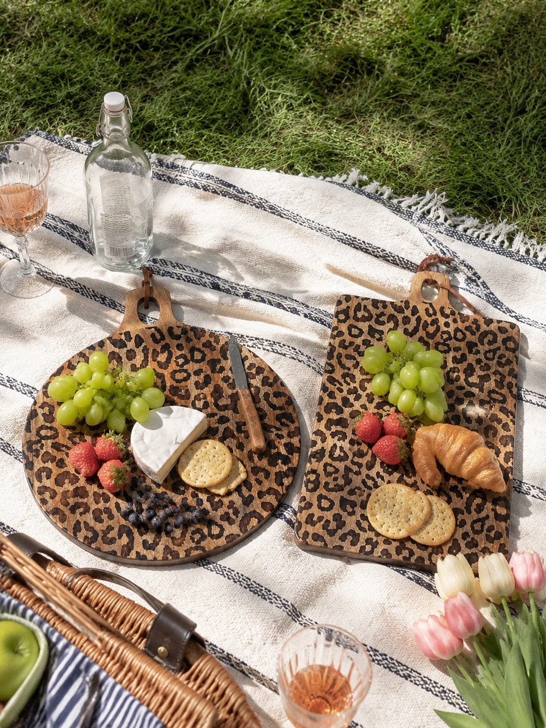 Leopard Solid Sapele Wood Board - Functional Dining Accessory for Kitchen island