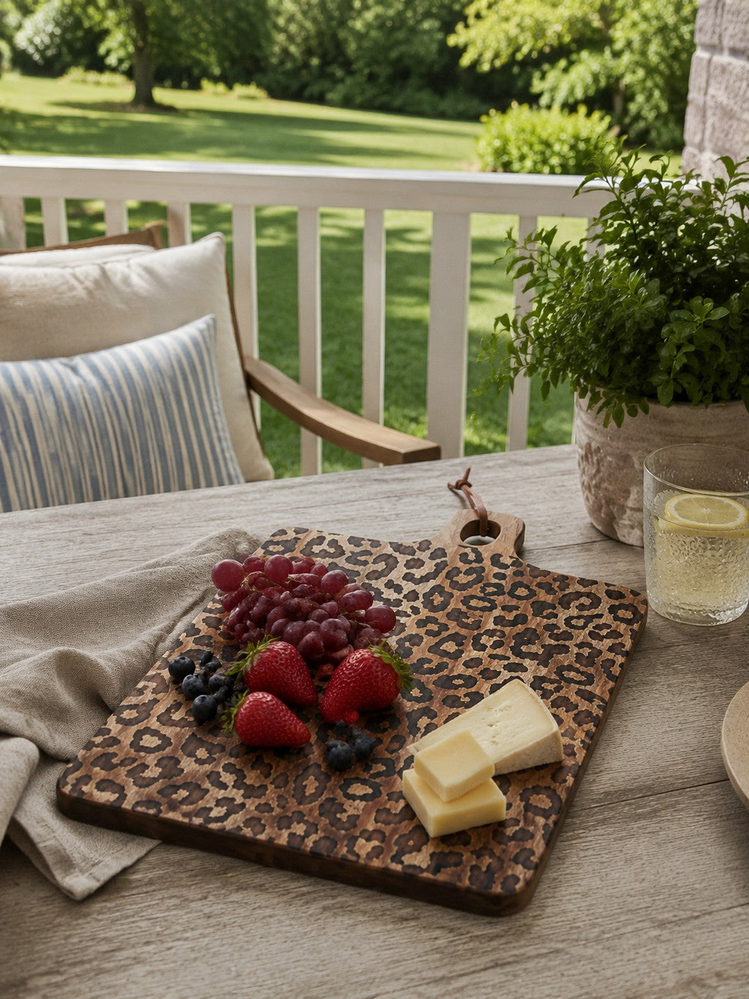 Leopard Solid Sapele Wood Board - Functional Dining Accessory for Kitchen island