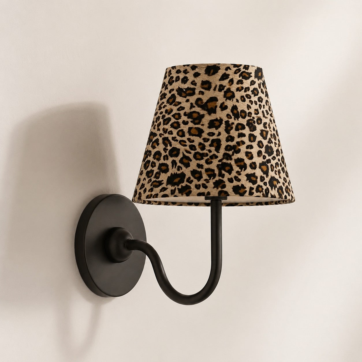 Luvora Vintage Pleated Shade Wall Lamp - Modern Brass Linen Wall Lighting