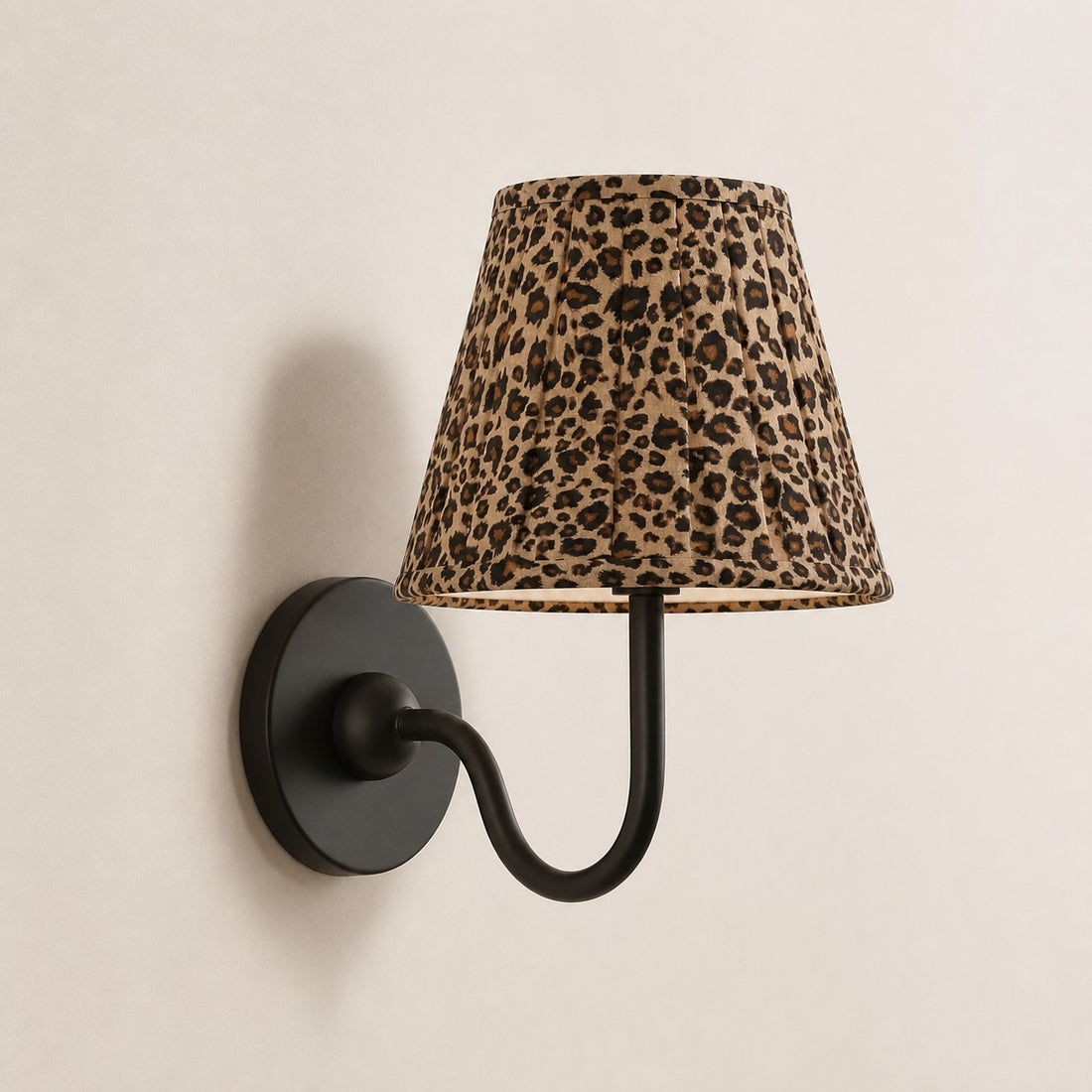 Luvora Vintage Pleated Shade Wall Lamp - Modern Brass Linen Wall Lighting