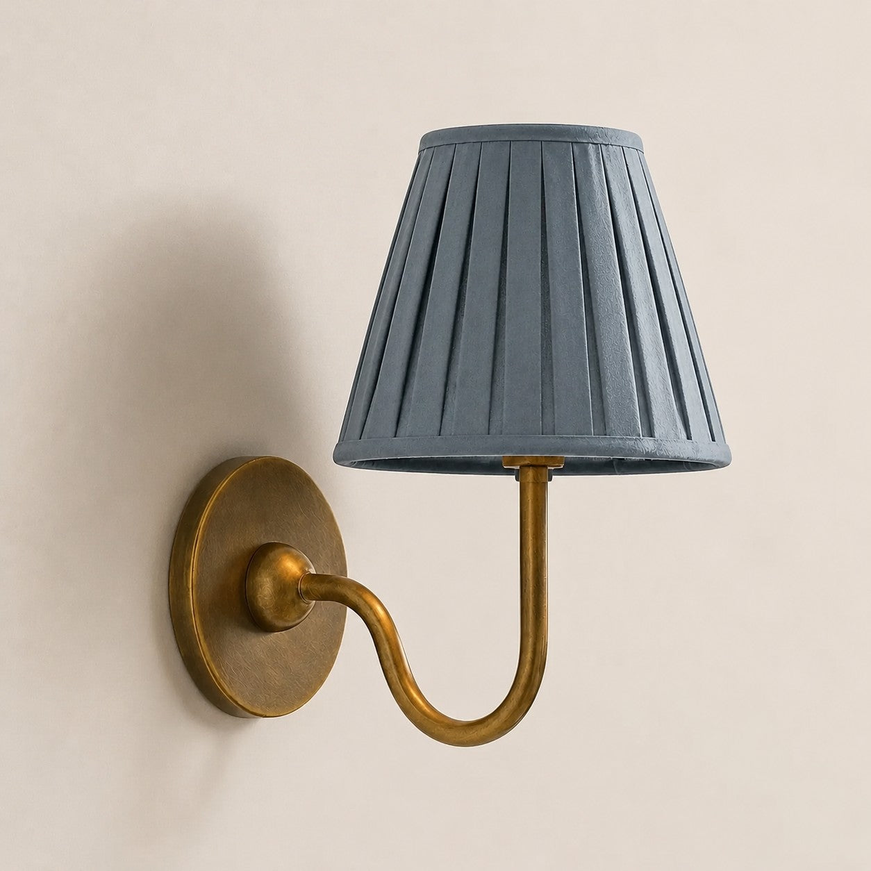 Luvora Vintage Pleated Shade Wall Lamp - Modern Brass Linen Wall Lighting