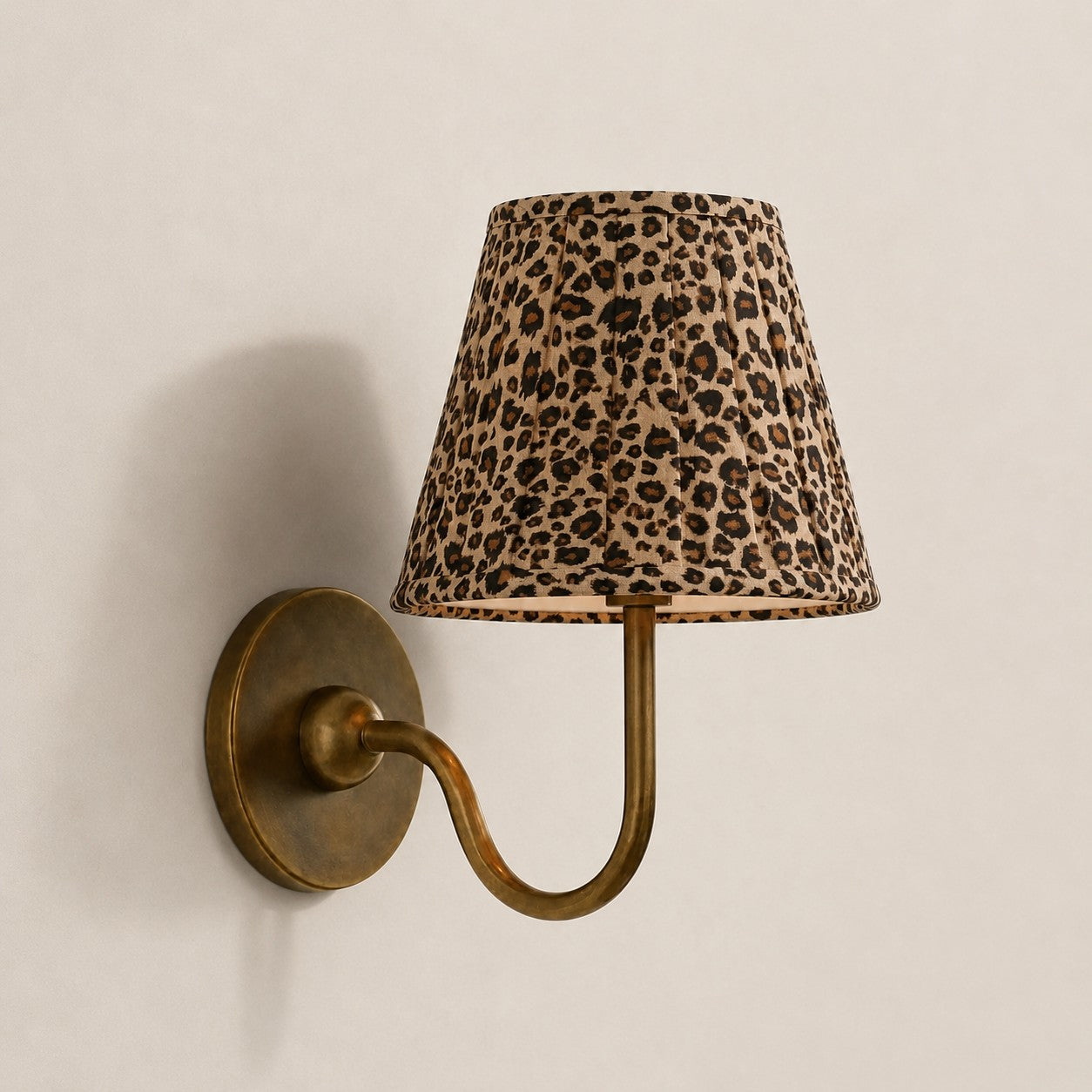 Luvora Vintage Pleated Shade Wall Lamp - Modern Brass Linen Wall Lighting