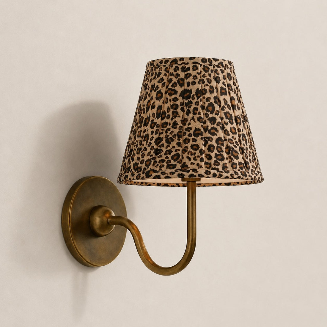 Luvora Vintage Pleated Shade Wall Lamp - Modern Brass Linen Wall Lighting