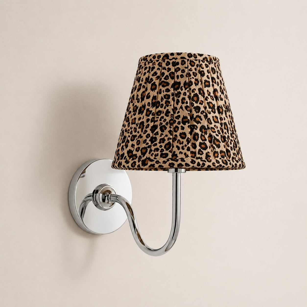 Luvora Vintage Pleated Shade Wall Lamp - Modern Brass Linen Wall Lighting