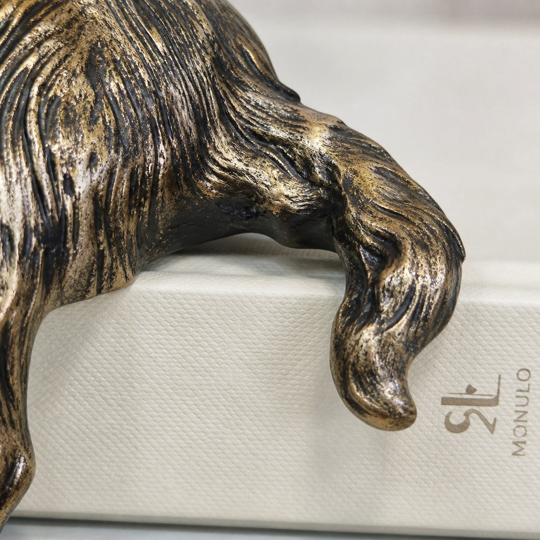 Floxo Geometric Dog Sculpture Modern Decor - Minimalist Iron Art for Desk