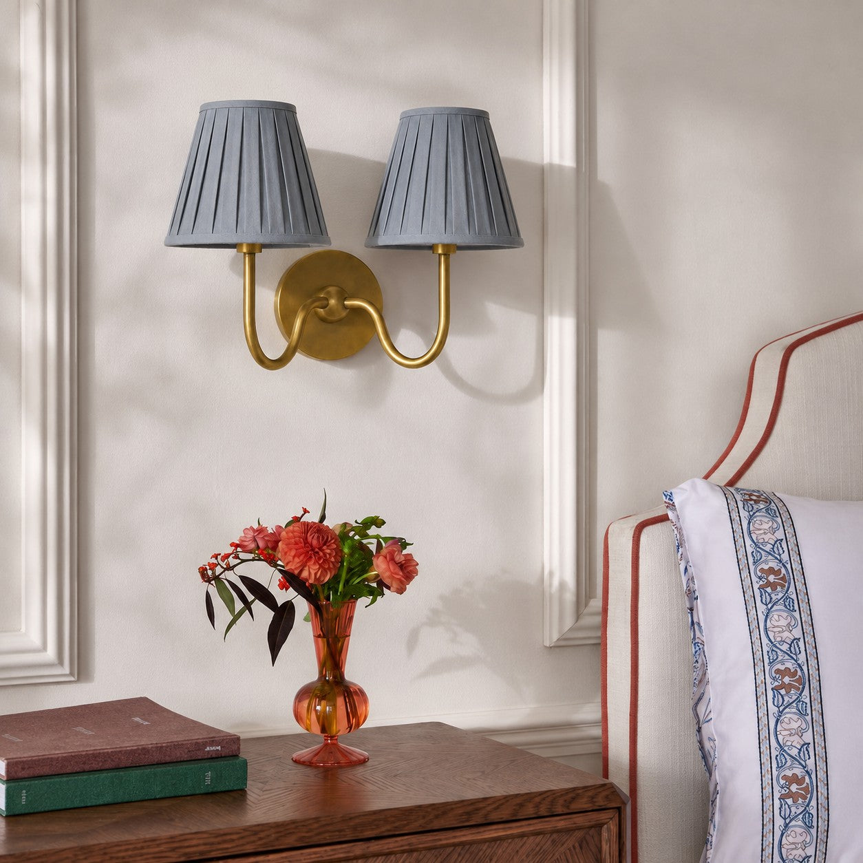 Luvora Vintage Pleated Shade Wall Lamp - Modern Brass Linen Wall Lighting