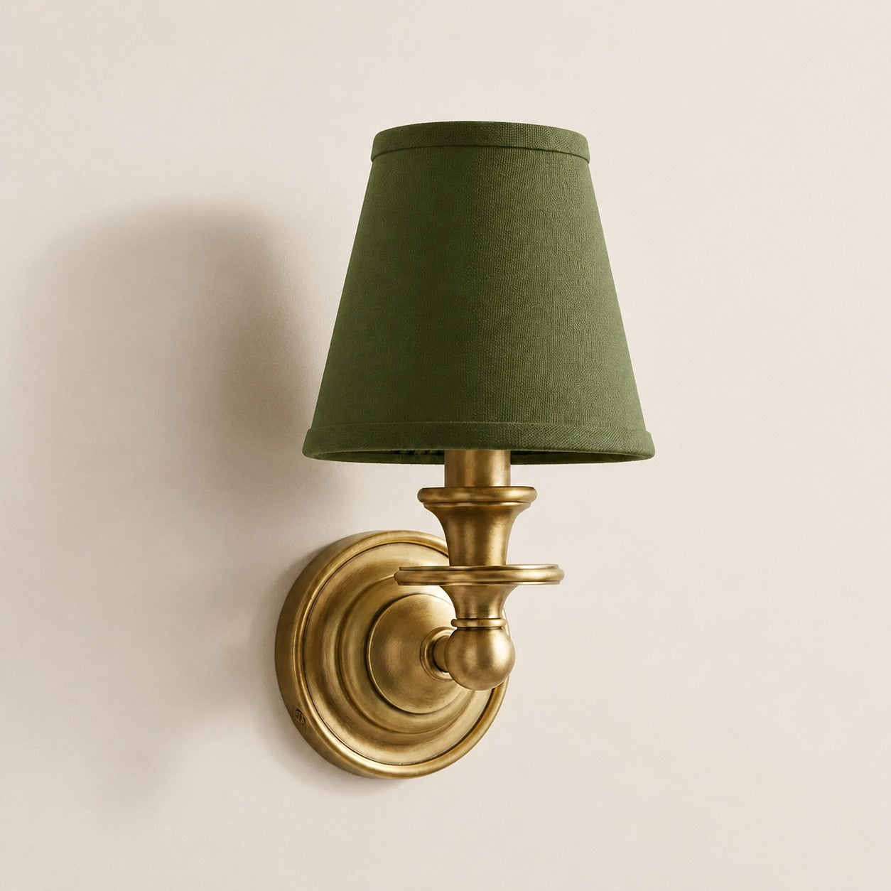 Kalvora wall sconce - Green Plain shade with Brass finish