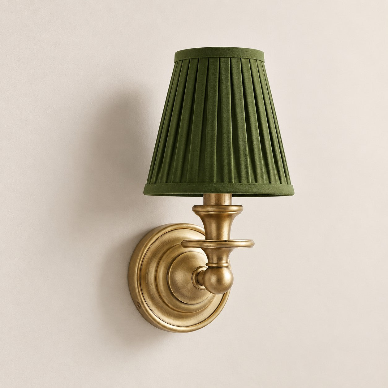 Kalvora wall sconce - Green Pleated shade with Brass finish
