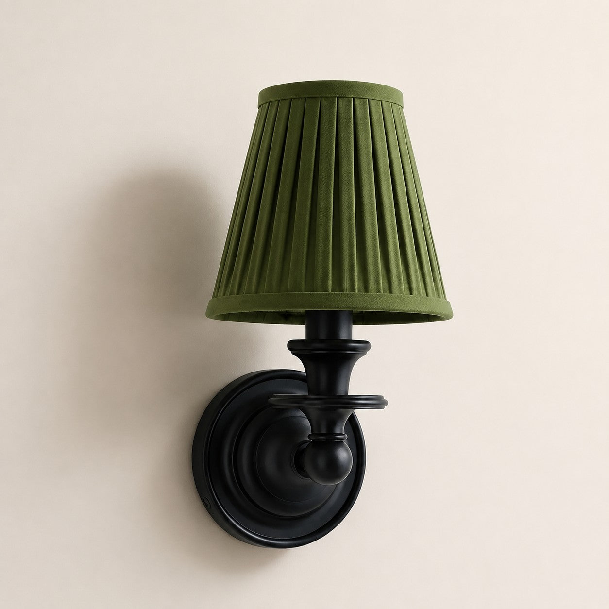 Kalvora wall sconce - Green Pleated shade with Black finish