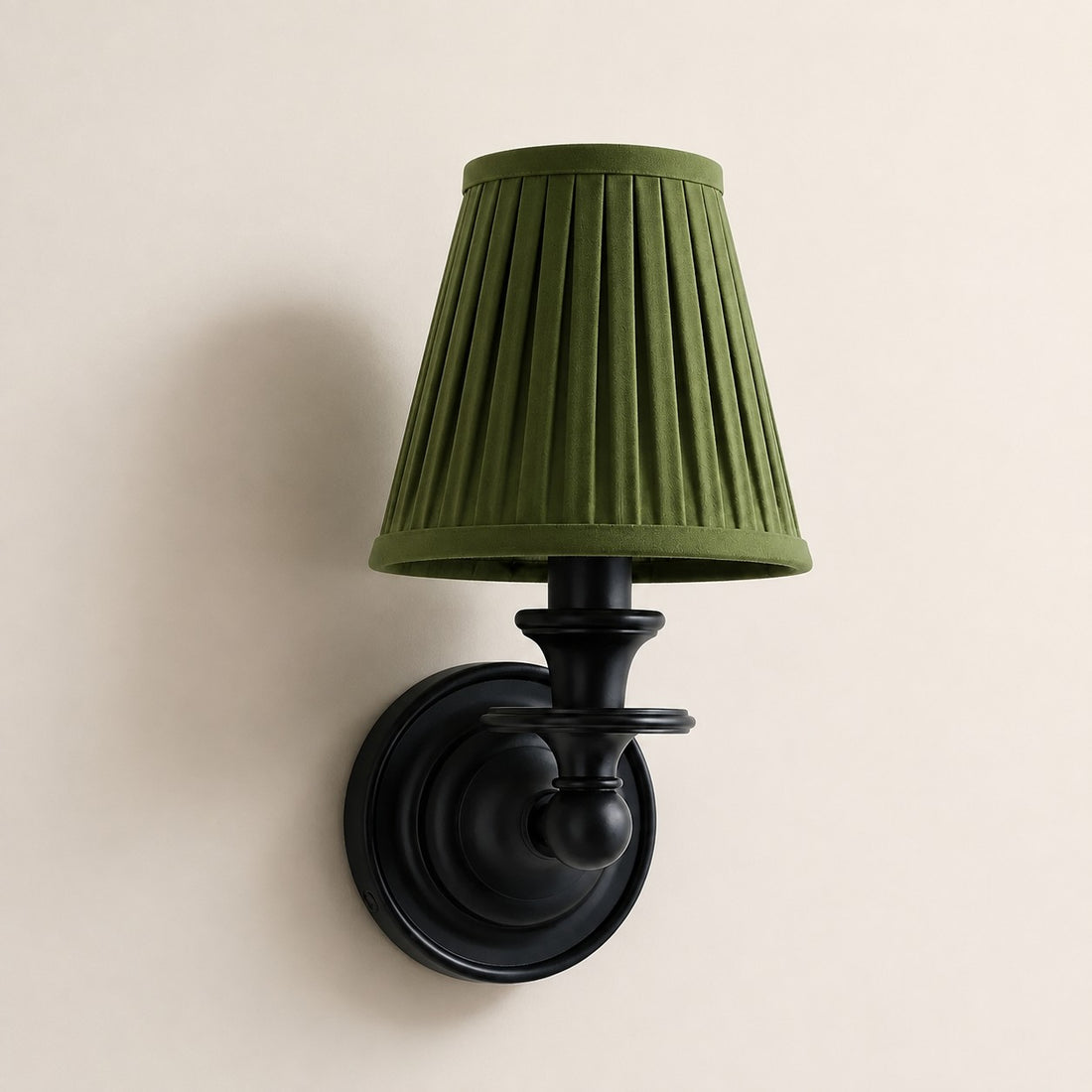 Kalvora wall sconce - Green Pleated shade with Black finish