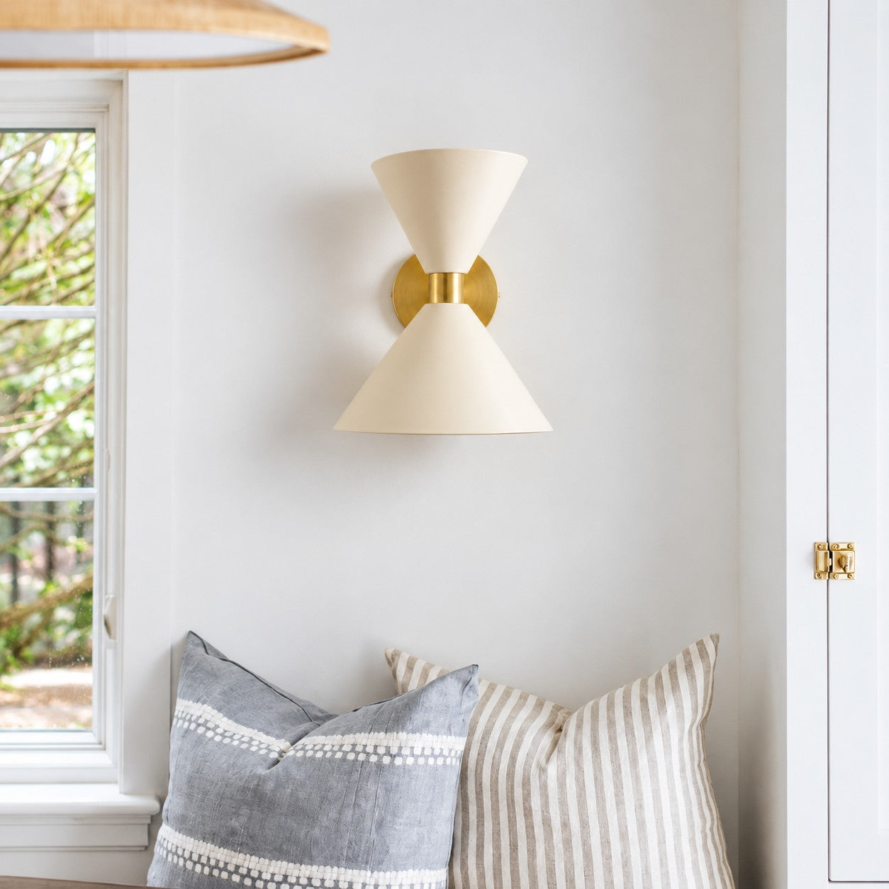 Cream & Brass scene