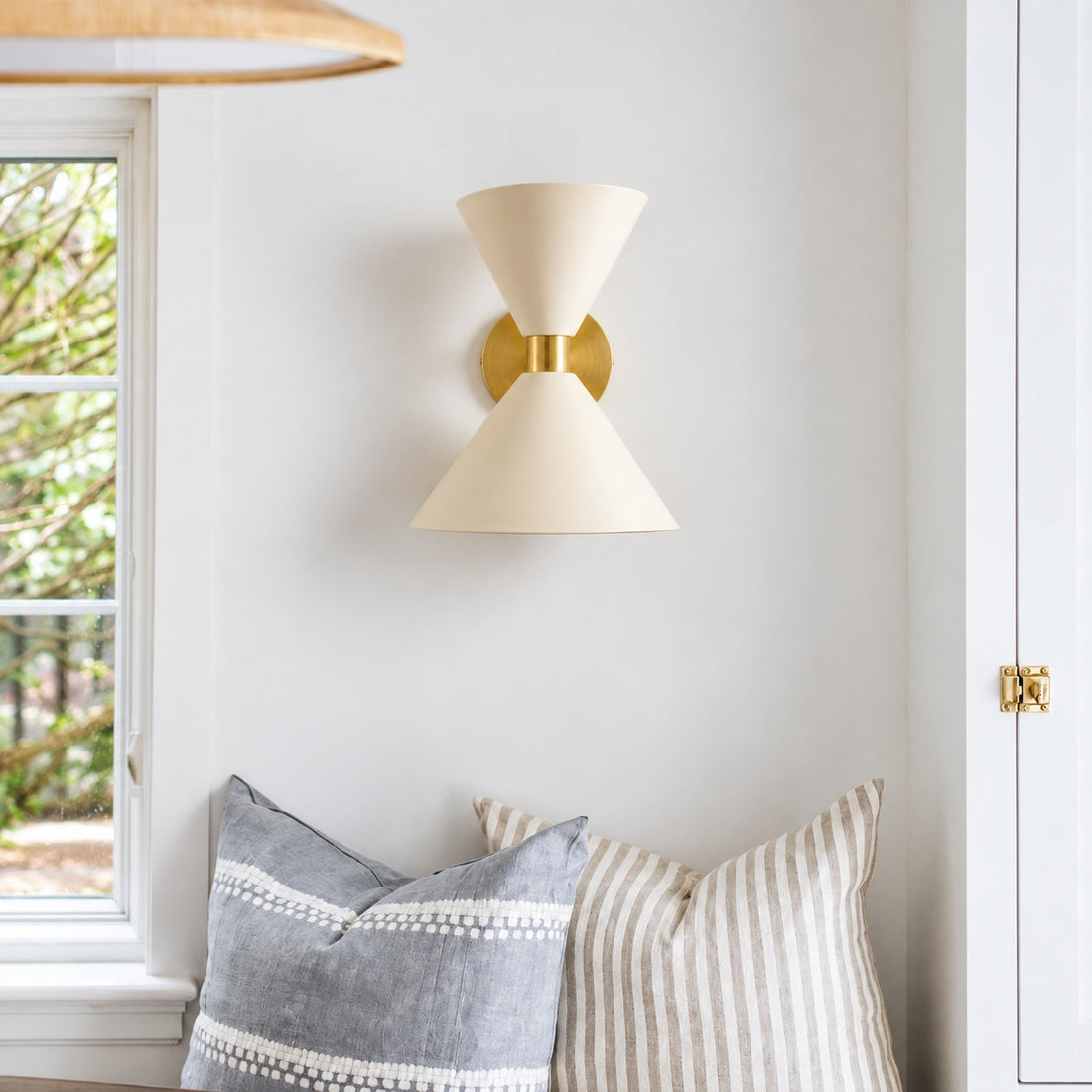 Cream & Brass scene