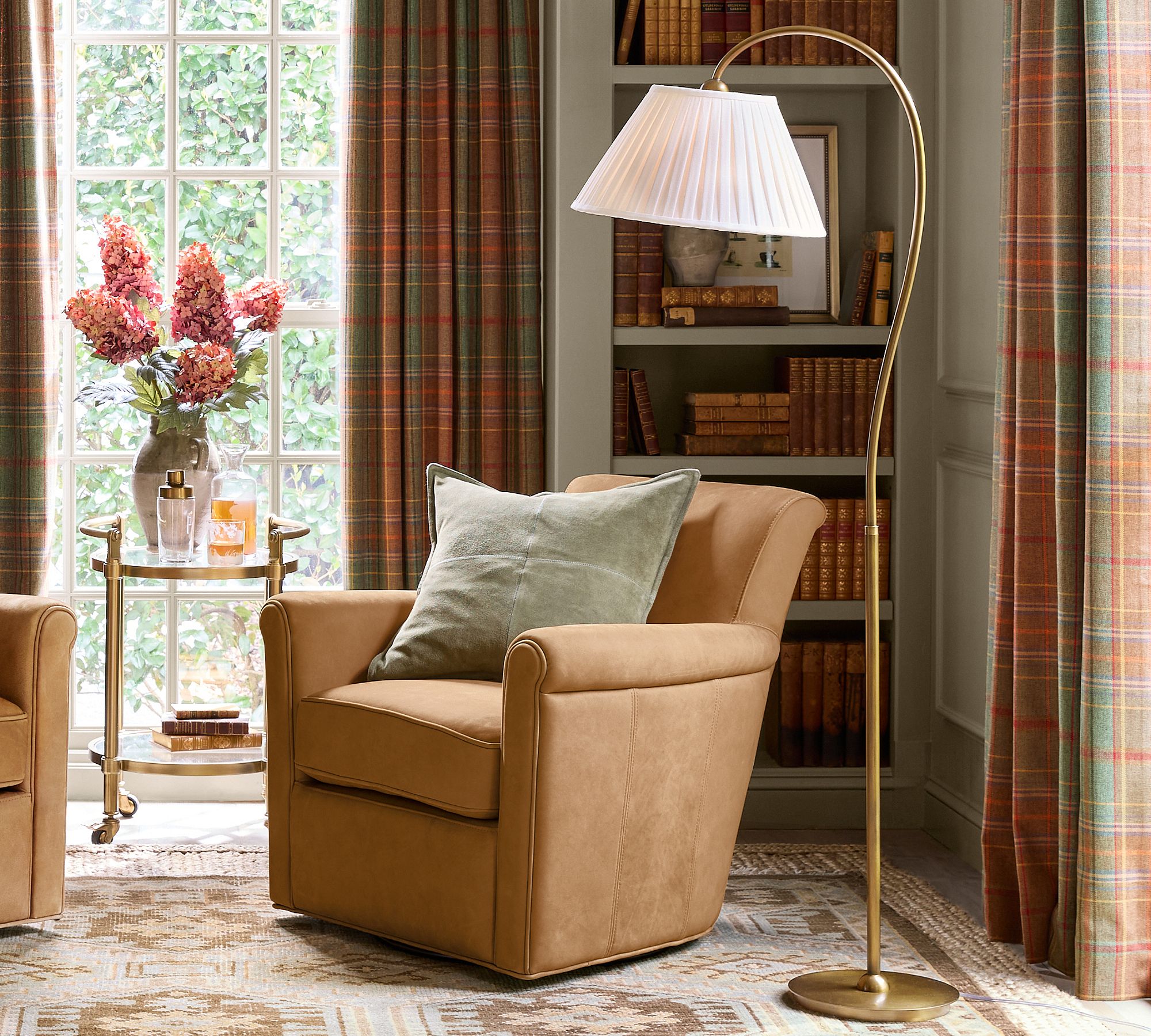 Luvora Pleated Shade Floor Lamp - Adjustable Linen Light in Farmhouse Style