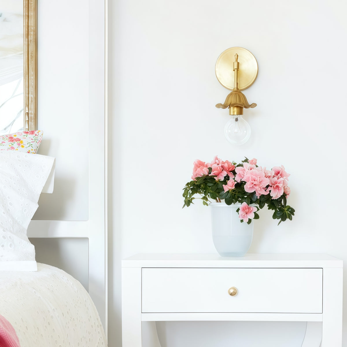 Single Light Brass Wall Sconce - Romantic Bathroom & Hallway Lamp