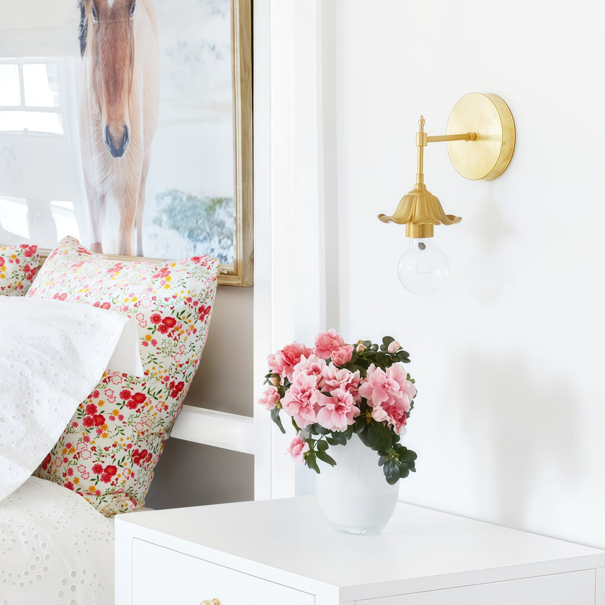 Single Light Brass Wall Sconce - Romantic Bathroom & Hallway Lamp