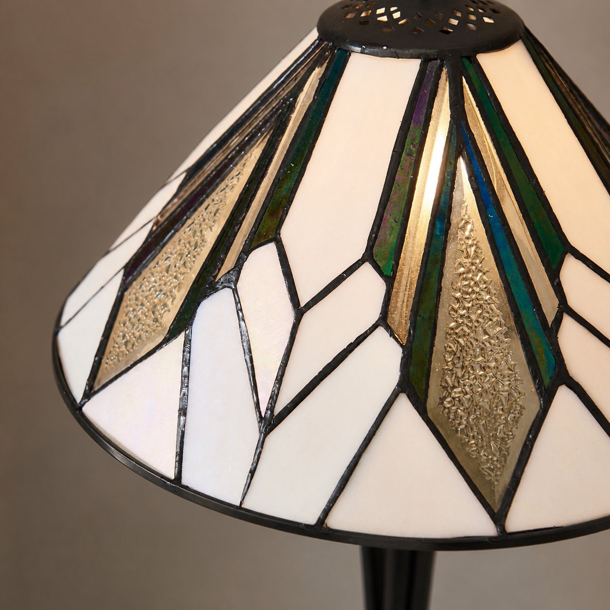 TF Astoria Art Deco Stained-Glass Table Lamp – Bevelled & Iridescent Shade for Bedroom or Living Room