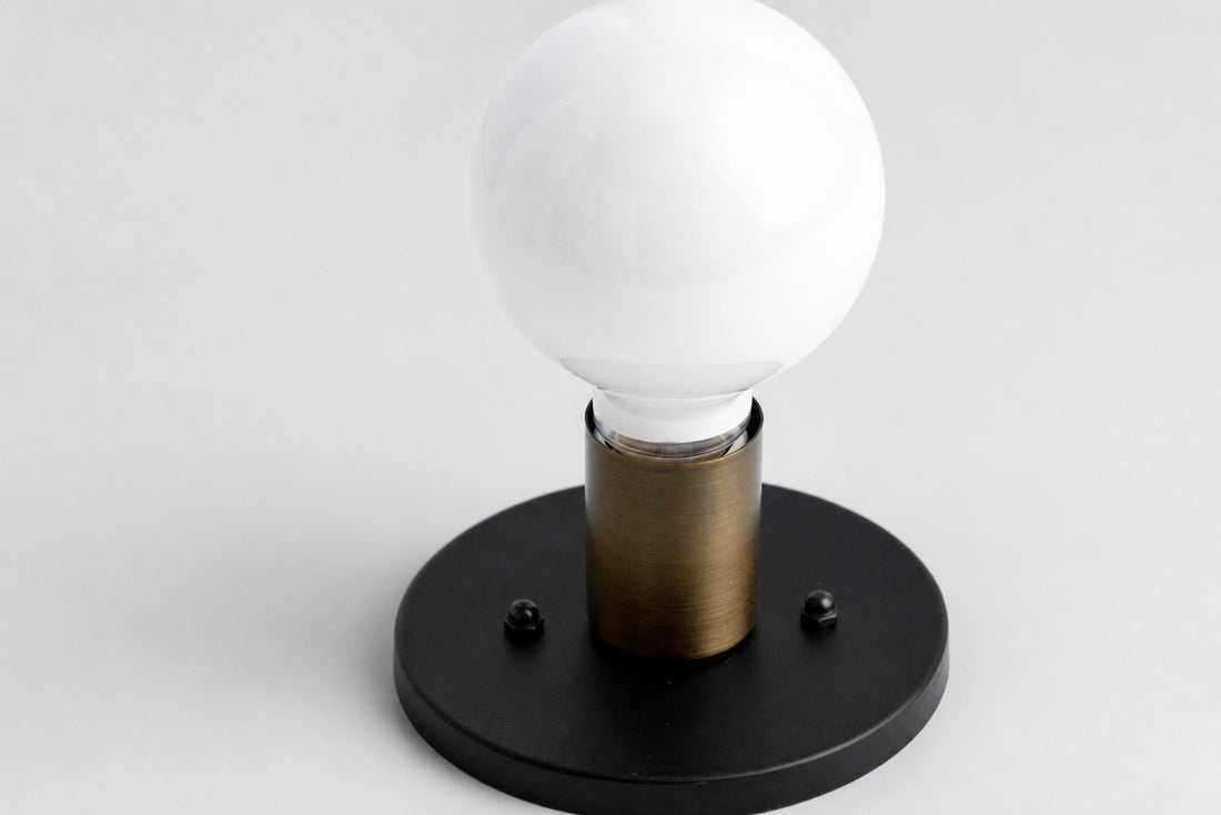 Glorica Glass Minimalist Wall Sconce - Versatile Modern Light For Any Room
