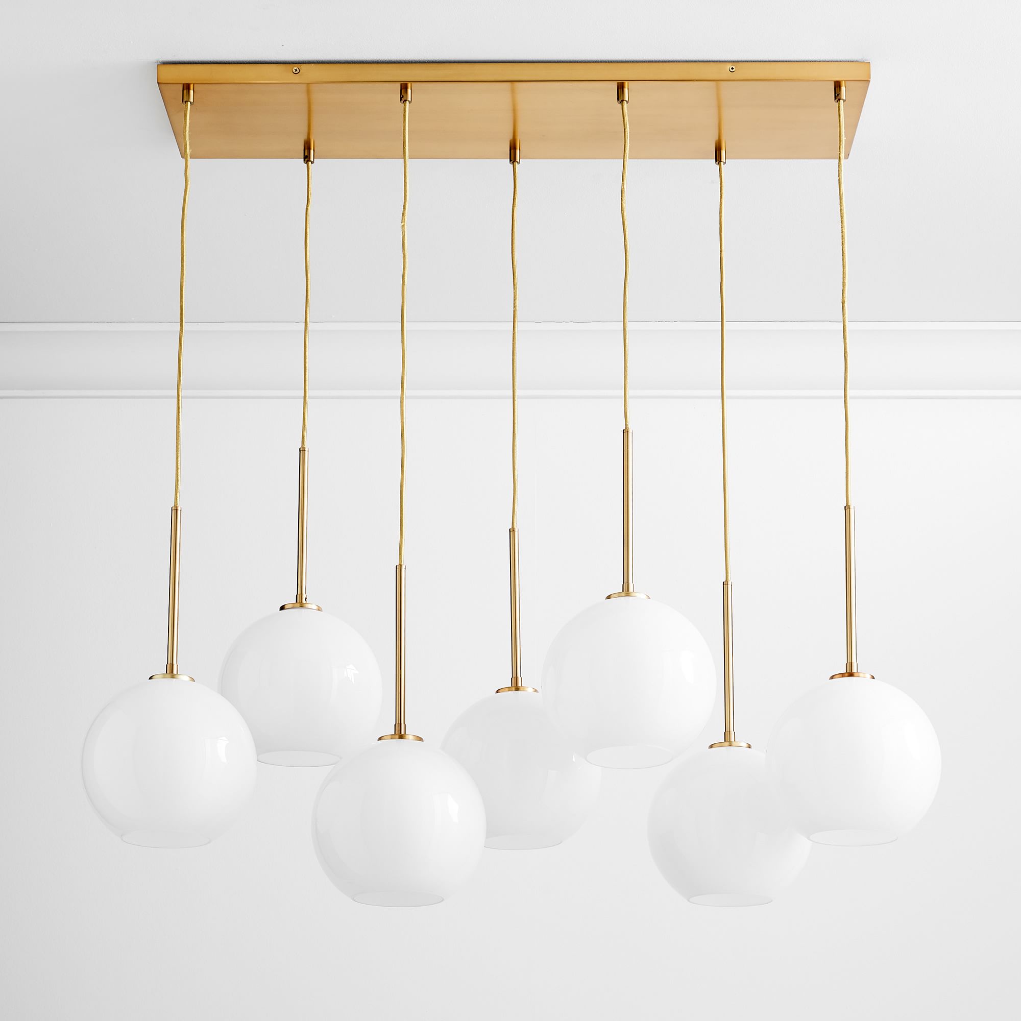Selvion Contemporary 7-Light Globe Chandelier – Ambient Lighting for Hotel Lobbies or Homes