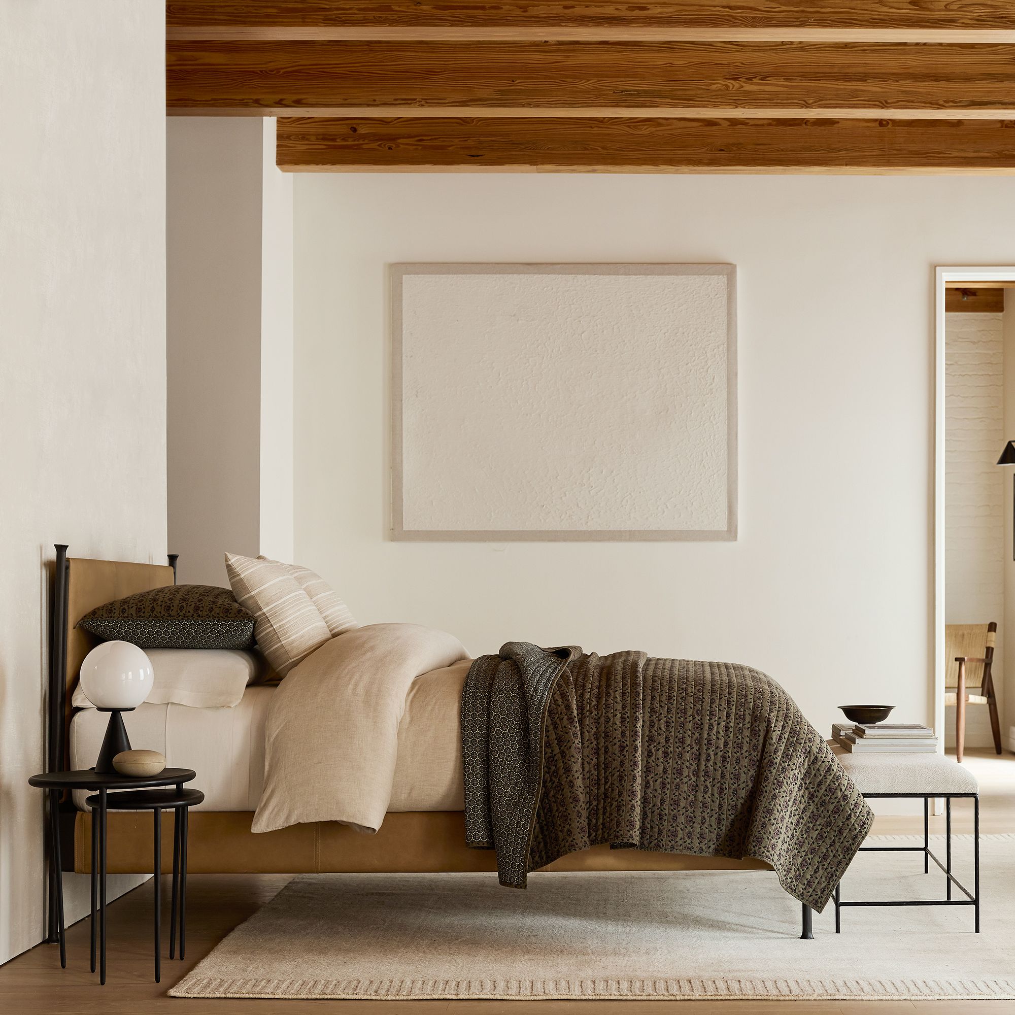 Ulvara Minimalist Tapered Metal Base Table Lamp – Modern Ambient Lighting for Bedrooms