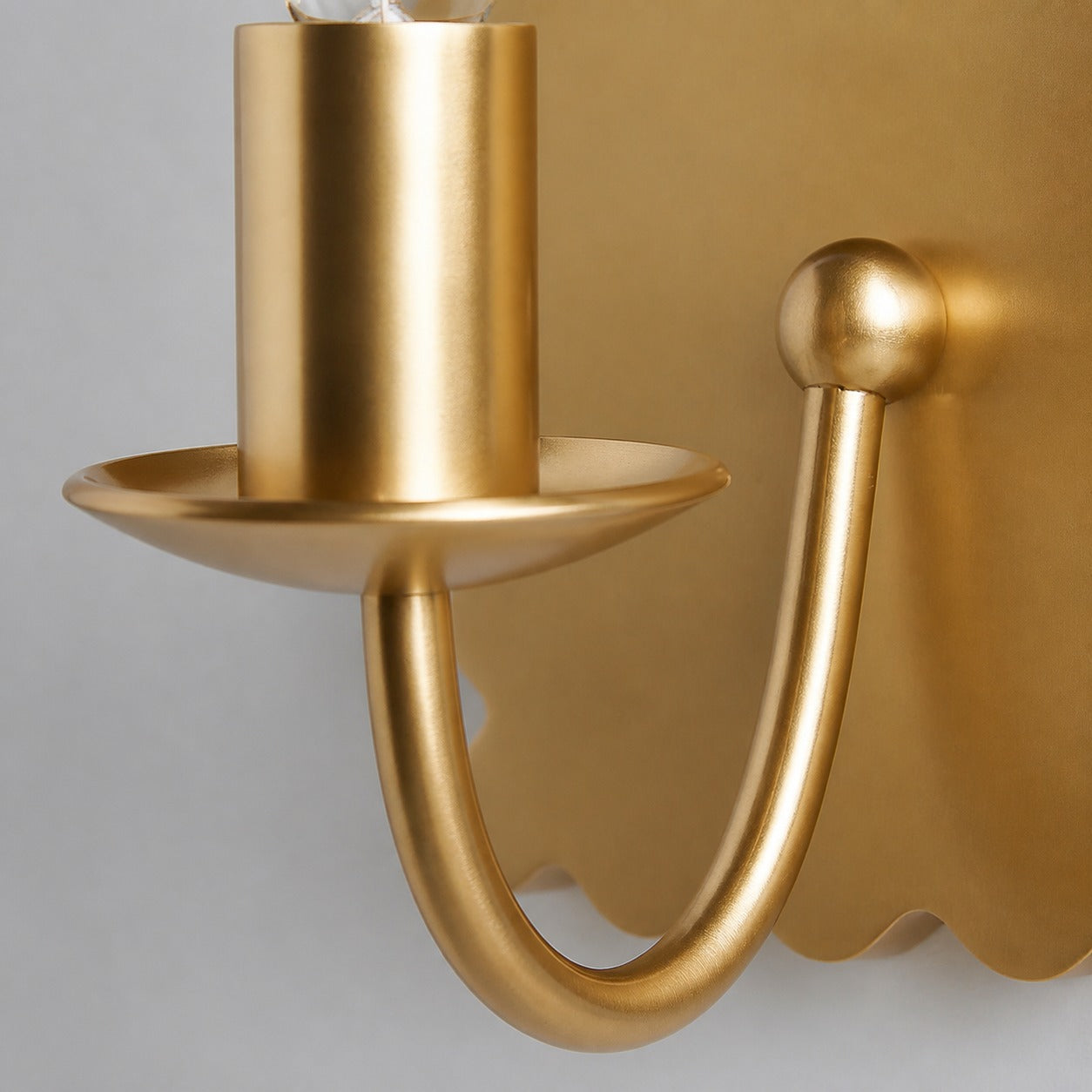 Modo Decorative Wall Light – Modern Wavy Metal Wall Sconce for Bedrooms and Hallways