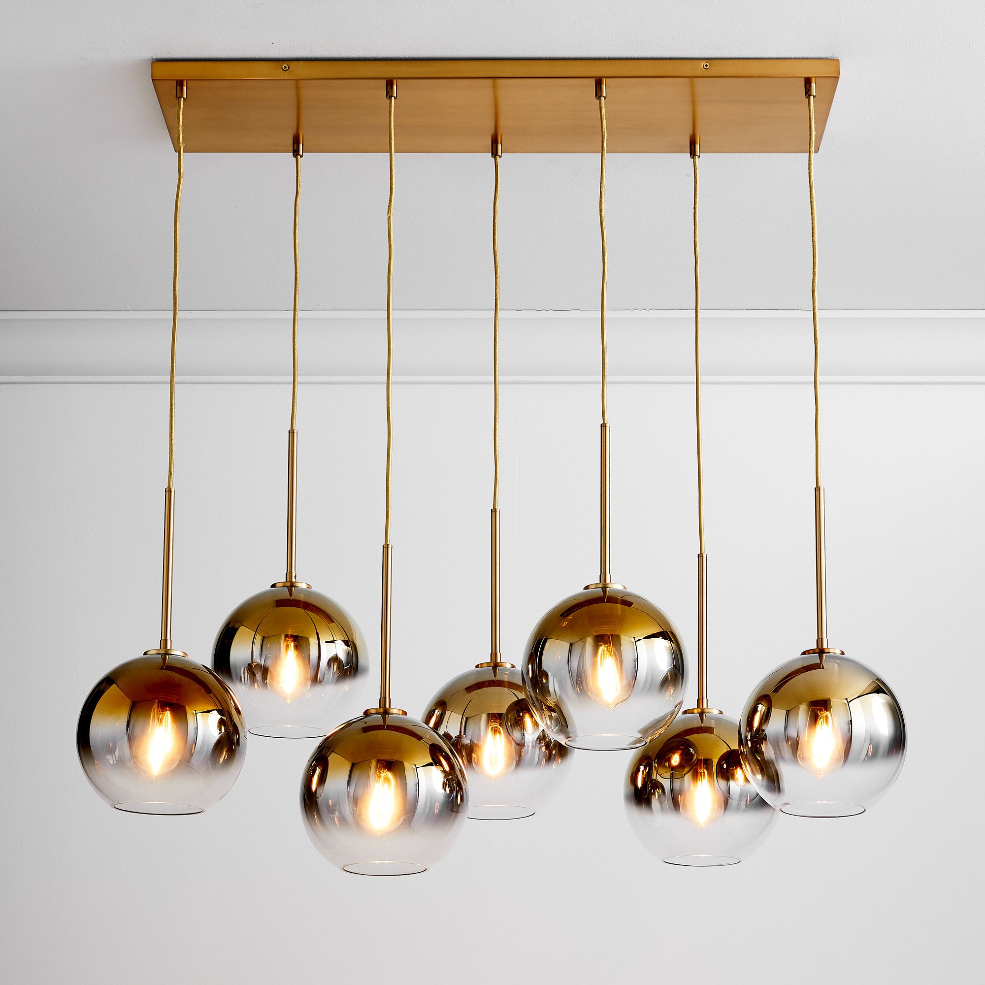Selvion Contemporary 7-Light Globe Chandelier – Ambient Lighting for Hotel Lobbies or Homes