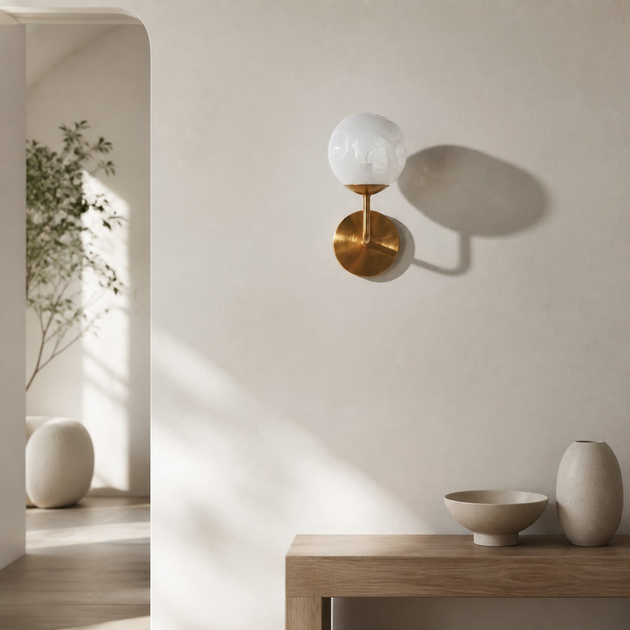 Modo Sculpted Glass Wall Sconce – Modern Diffused-Light Lamp for Entryways