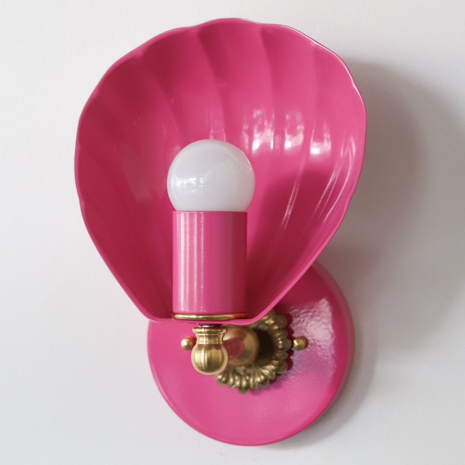 Shell Shape Wall Sconce - Brass Accents Steel Light for Eclectic Decor