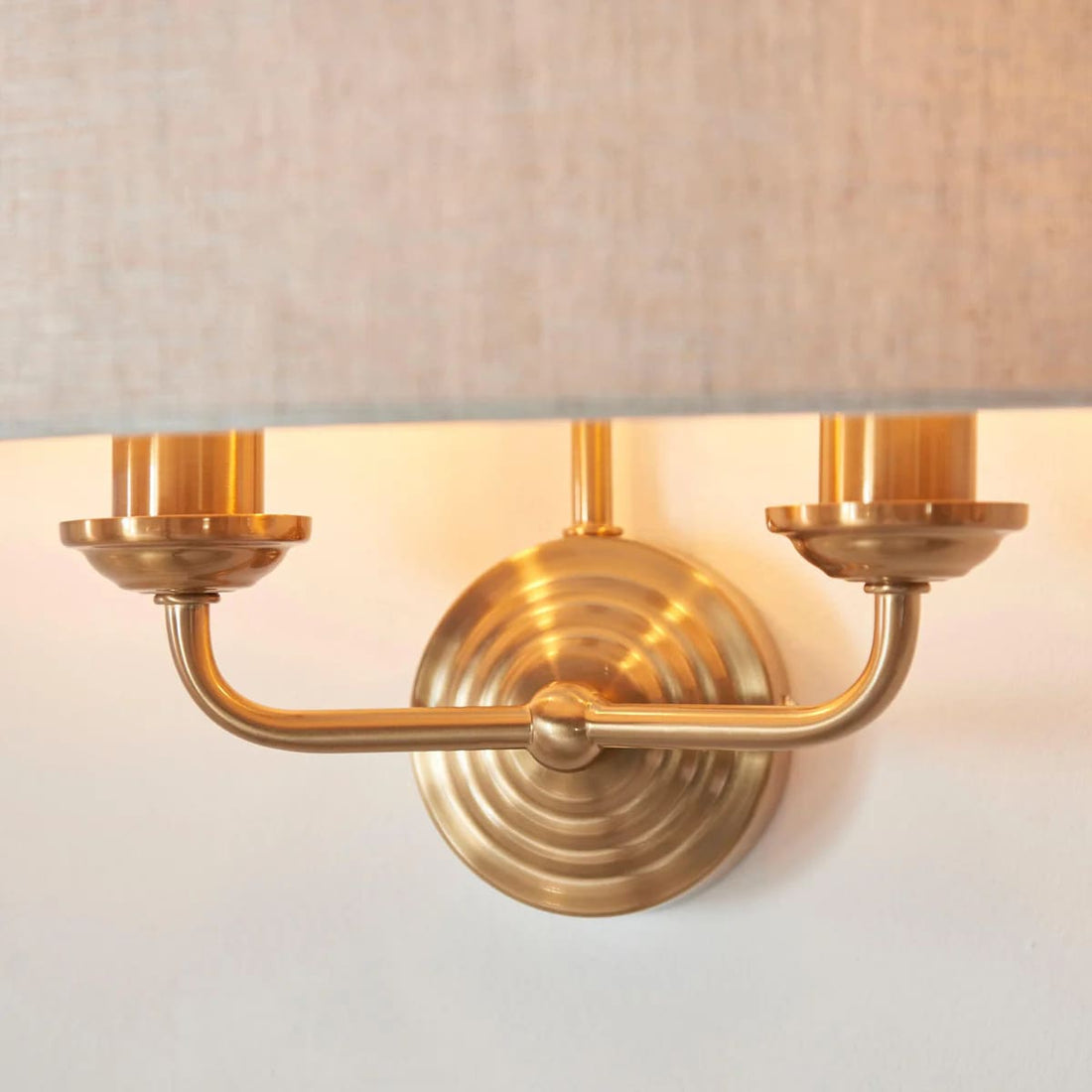 Tela Classic Wall Sconce with Fabric Shade – Elegant Metal Finish Wall Light for Living Room / Bedroom