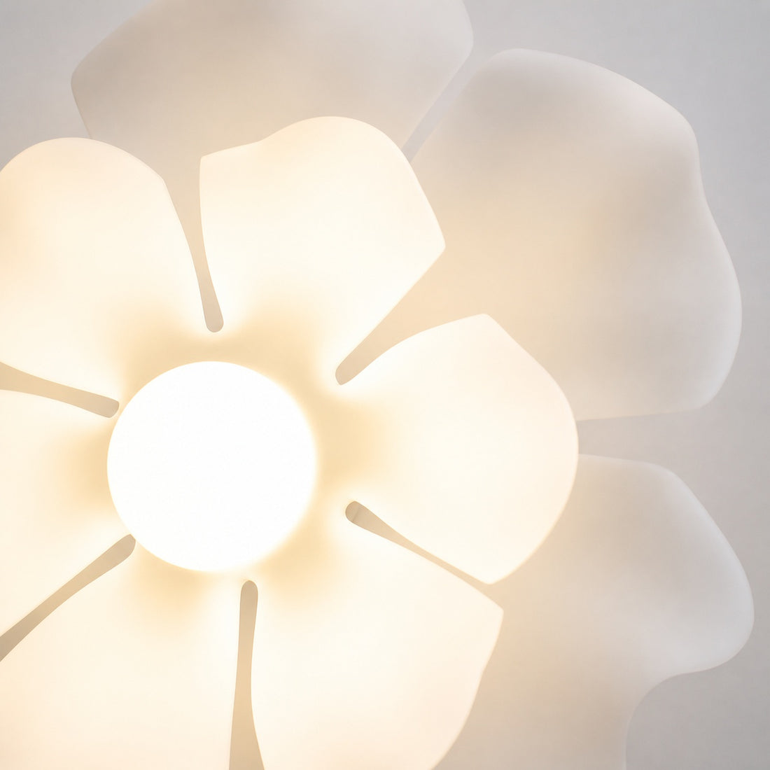 Blossenari Nordic Flower Design Pendant Lamp – Sculptural Floral Ceiling Light for Living Room N34