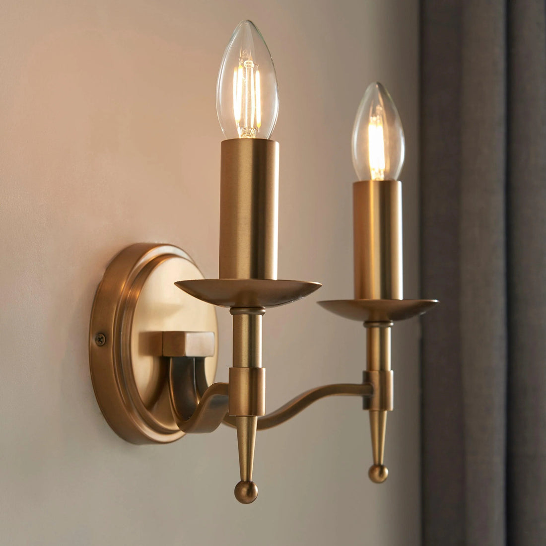 Tela Classic Wall Sconce Metal Wall Light - Elegant Wall Sconce Ideal for Hallway or Living Room