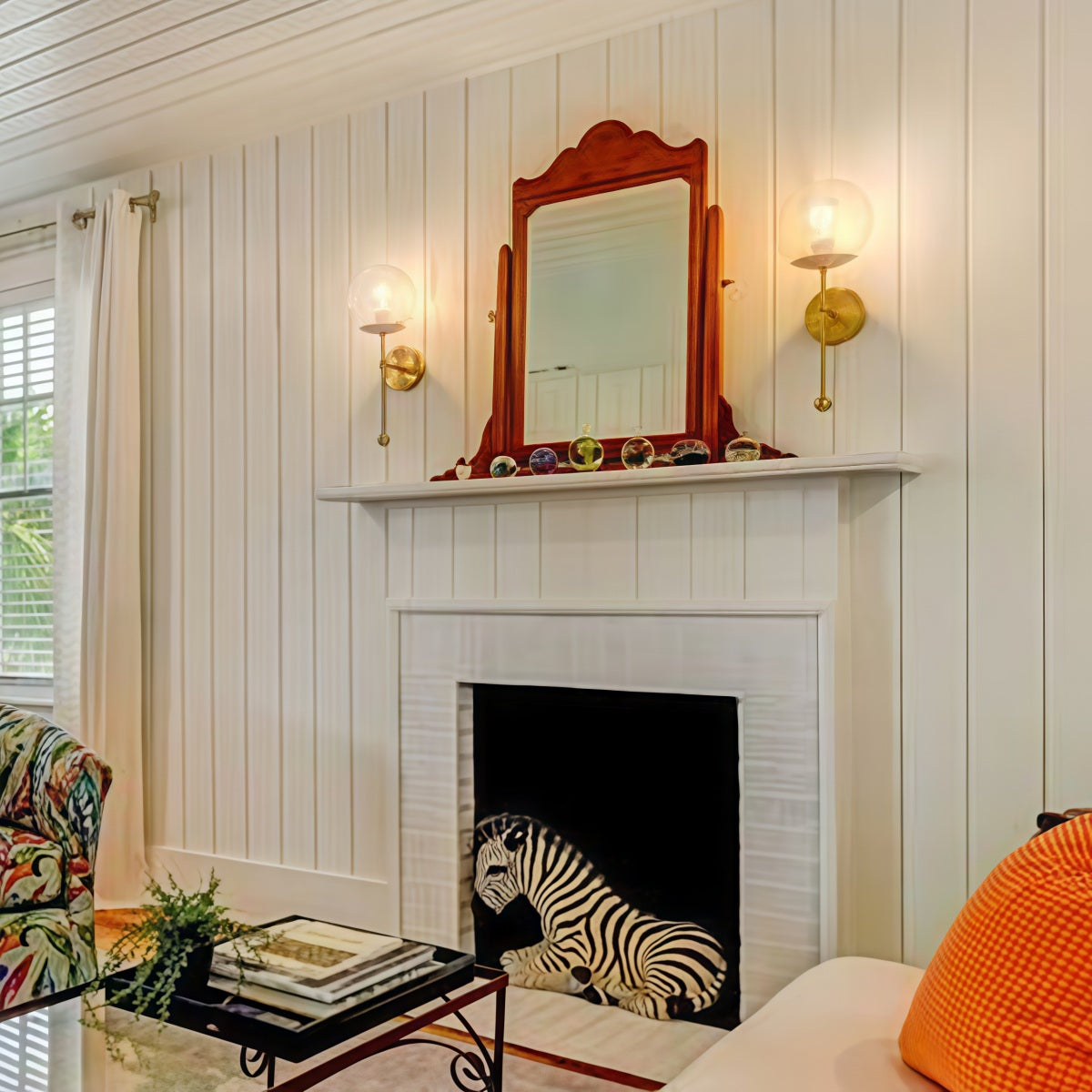 Modern Adjustable Wall Sconce - Brass & Glass Accent for Home Lighting